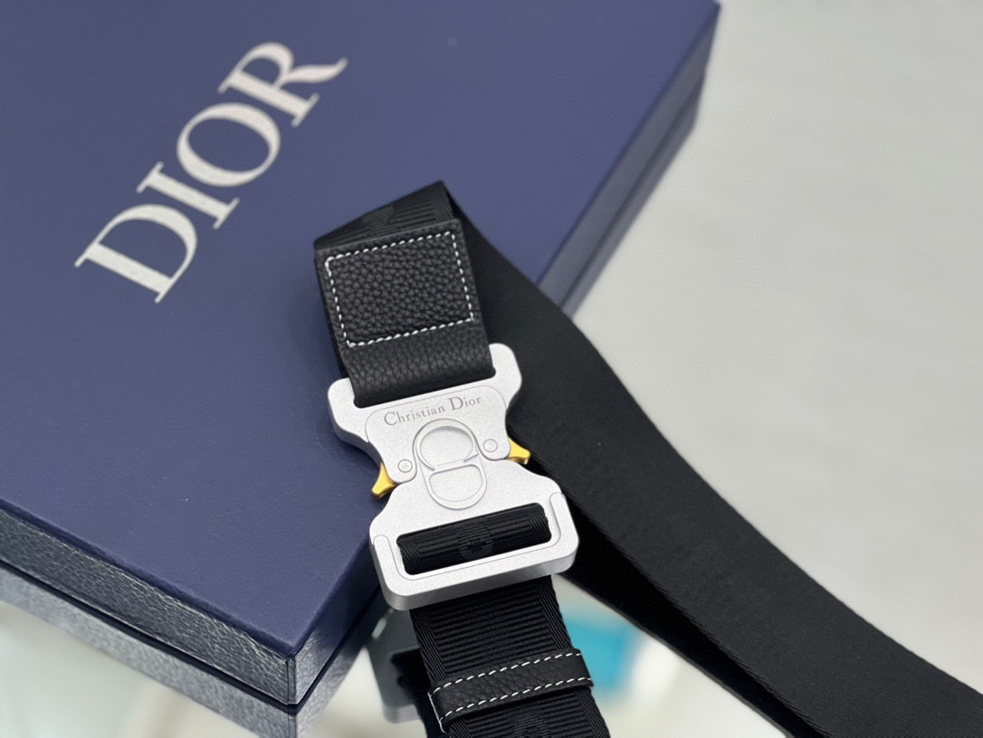 D*or saddle bag black grained calfskin 26 x 19 x 4.5 cm