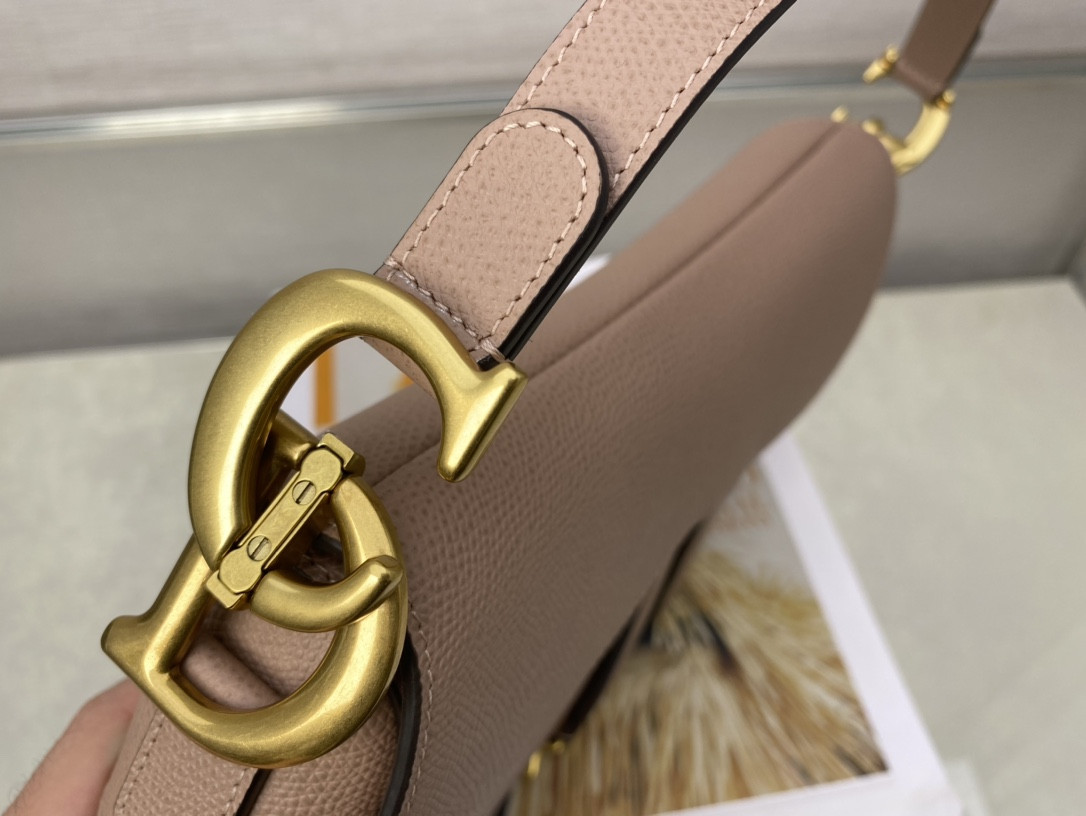 D*or saddle bag warm taupe grained calfskin 25.5x20x6.5cm