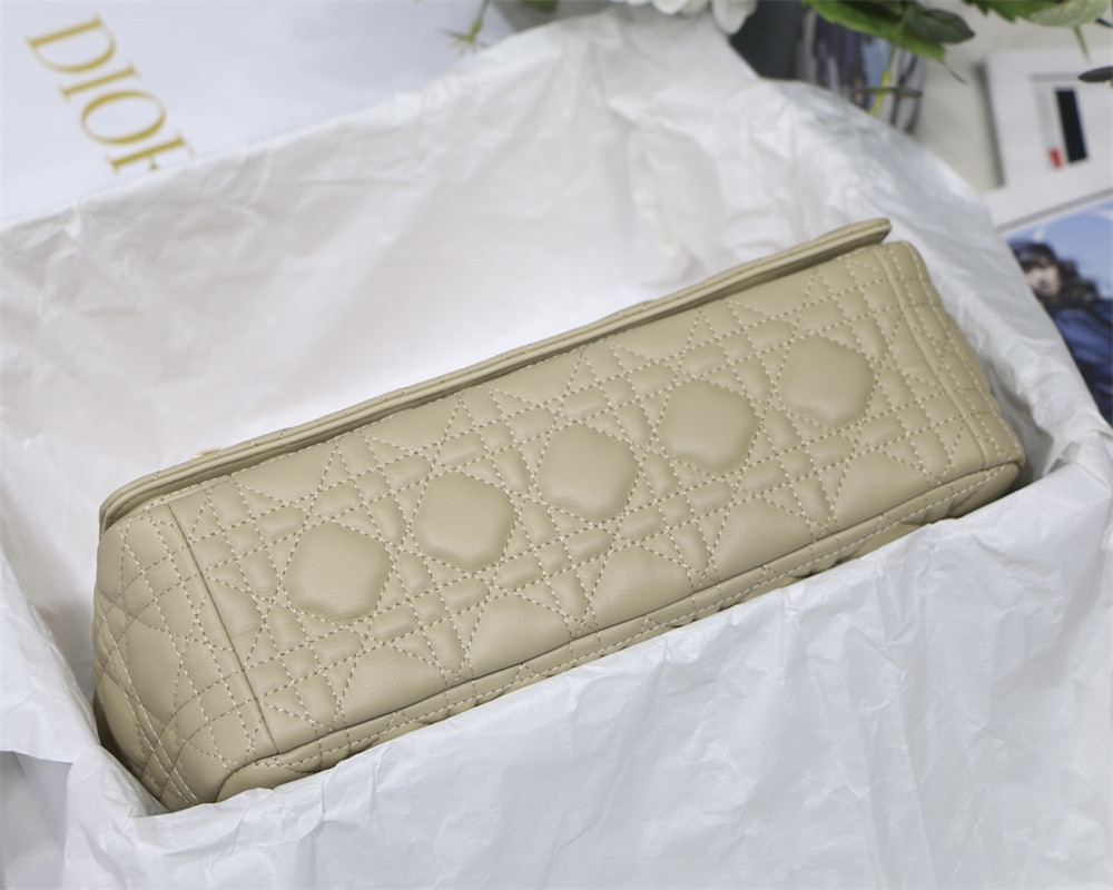 large d*or caro bag beige S*pple cannage calfskin 29 x 18 x 10 cm