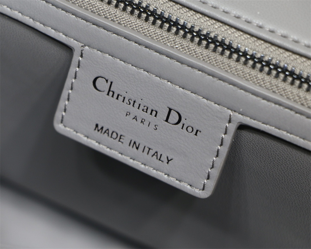 large d*or caro bag stone gray S*pple cannage calfskin with silver hardware 29 x 18 x 10 cm