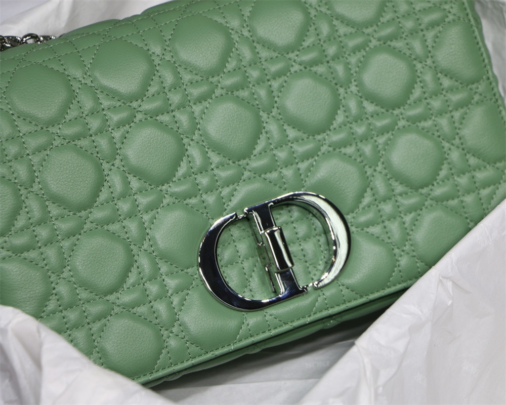 large d*or caro bag green S*pple cannage calfskin with silver hardware 29 x 18 x 10 cm