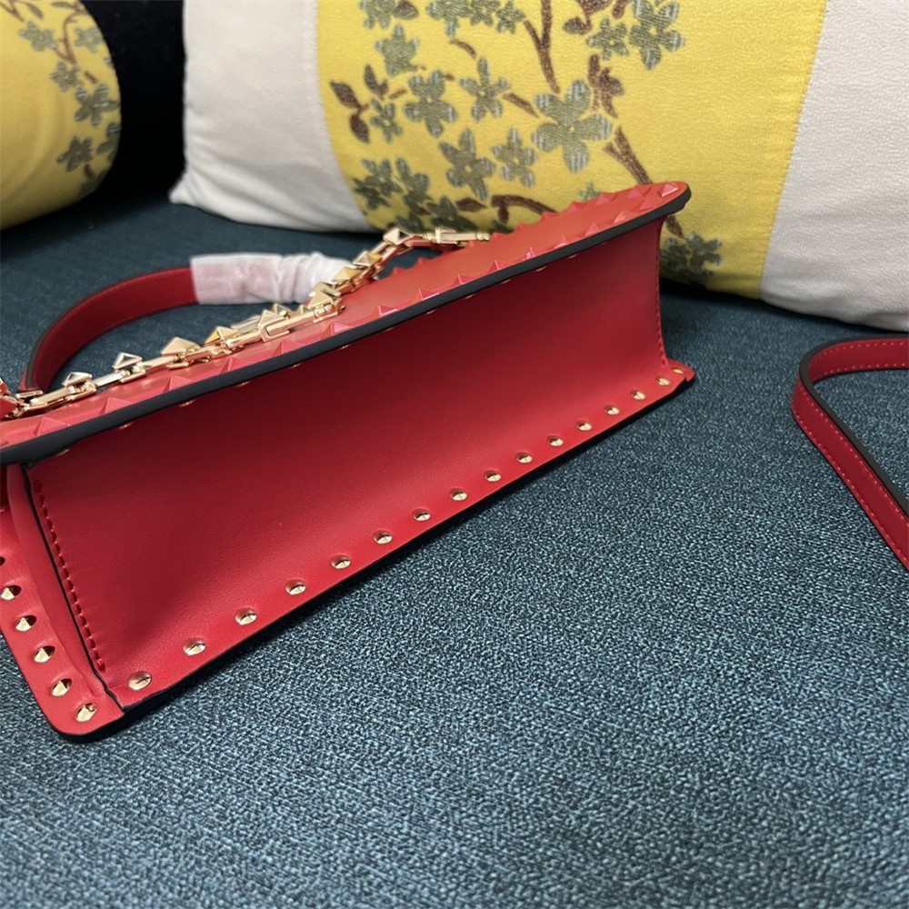 Va1e*ntin0 garavani rockstud23 smooth calfskin handbag red