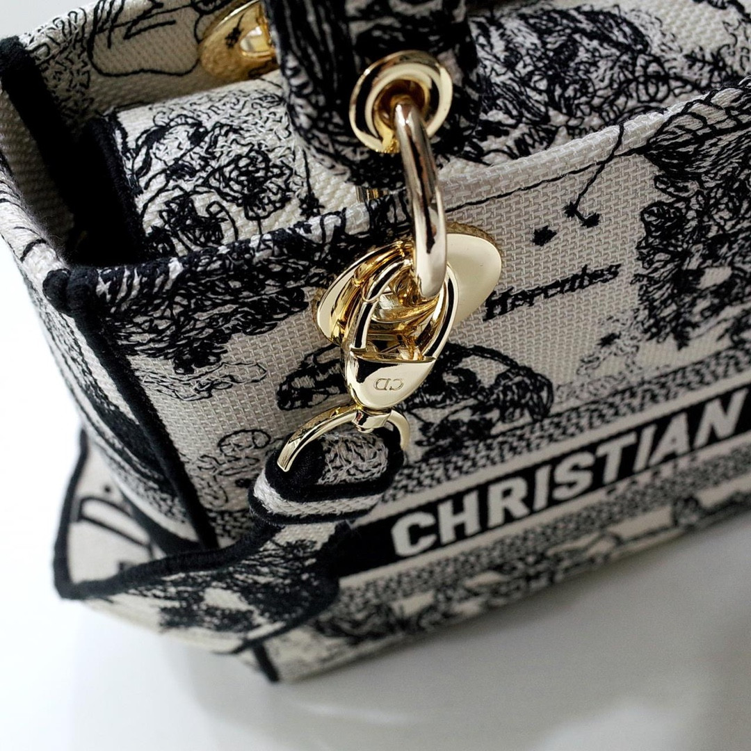 medium D*or lady d-lite bag  24 x 20 x 11 cm