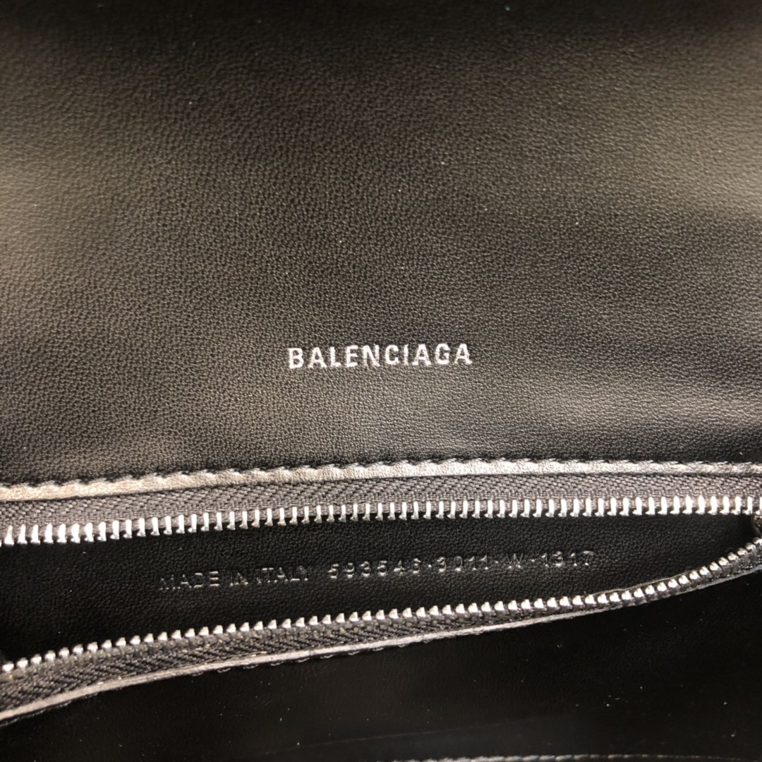 Ba*len*cia*ga women