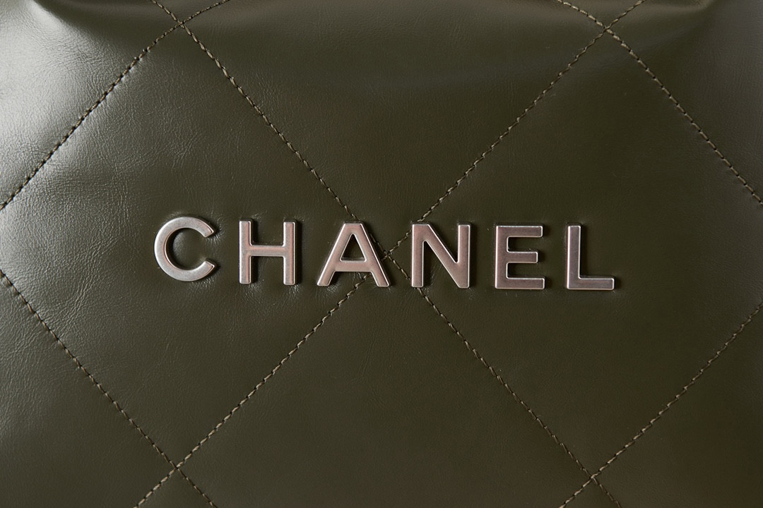 Ch*el 22 handbag shiny calfskin in silver metal 15.2×16.4×3.1 in