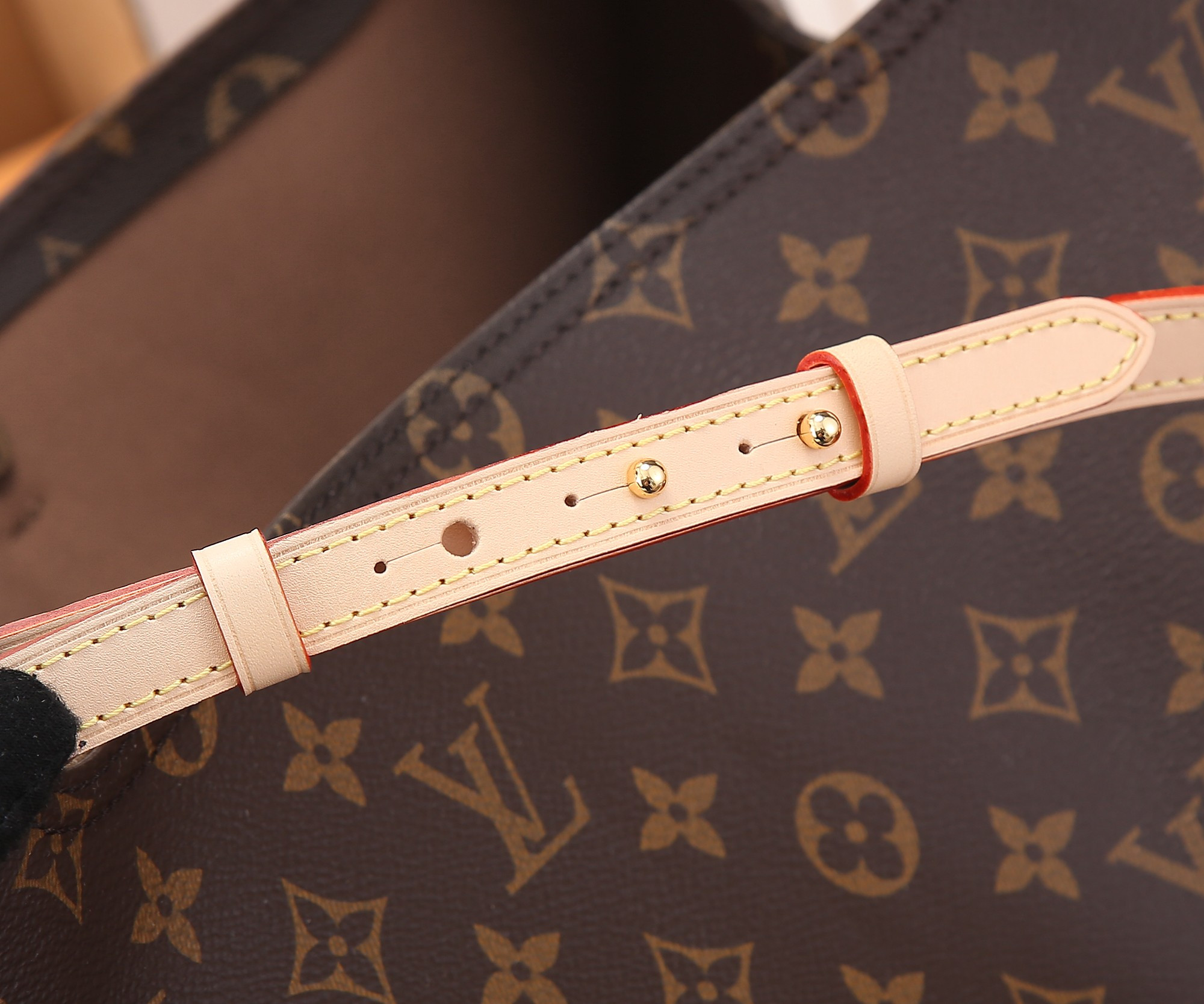 LV Atlantis GM M46817 13.4 x 13.4 x 5.3 inches