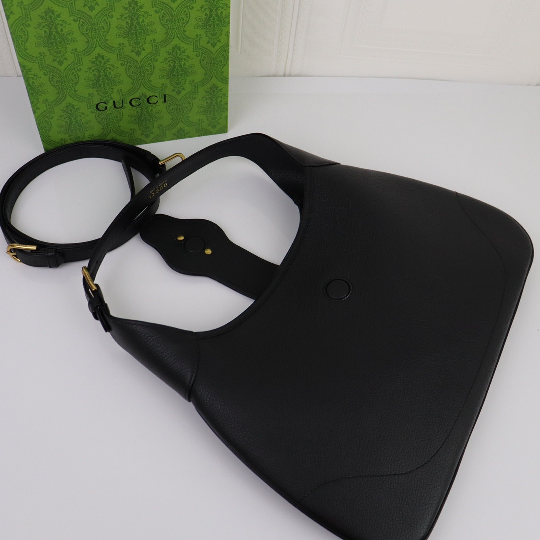 G*u*i aphrodite medium shoulder bag w15.3" x h15" x d.8"