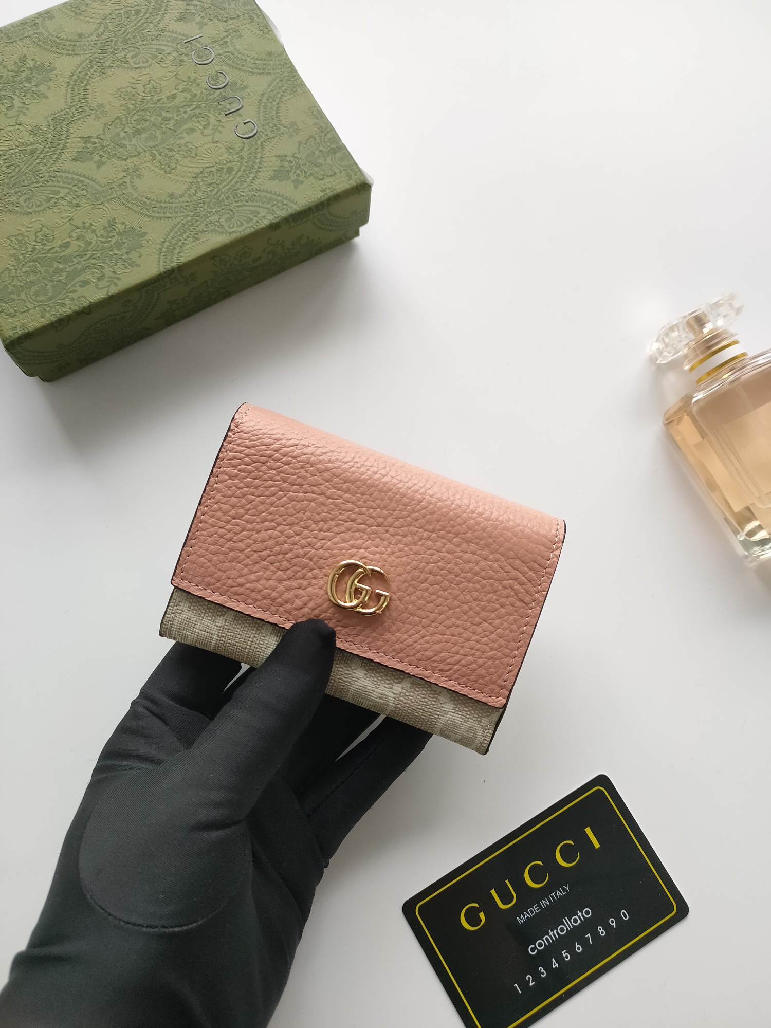 G*u*i gg  card case wallet