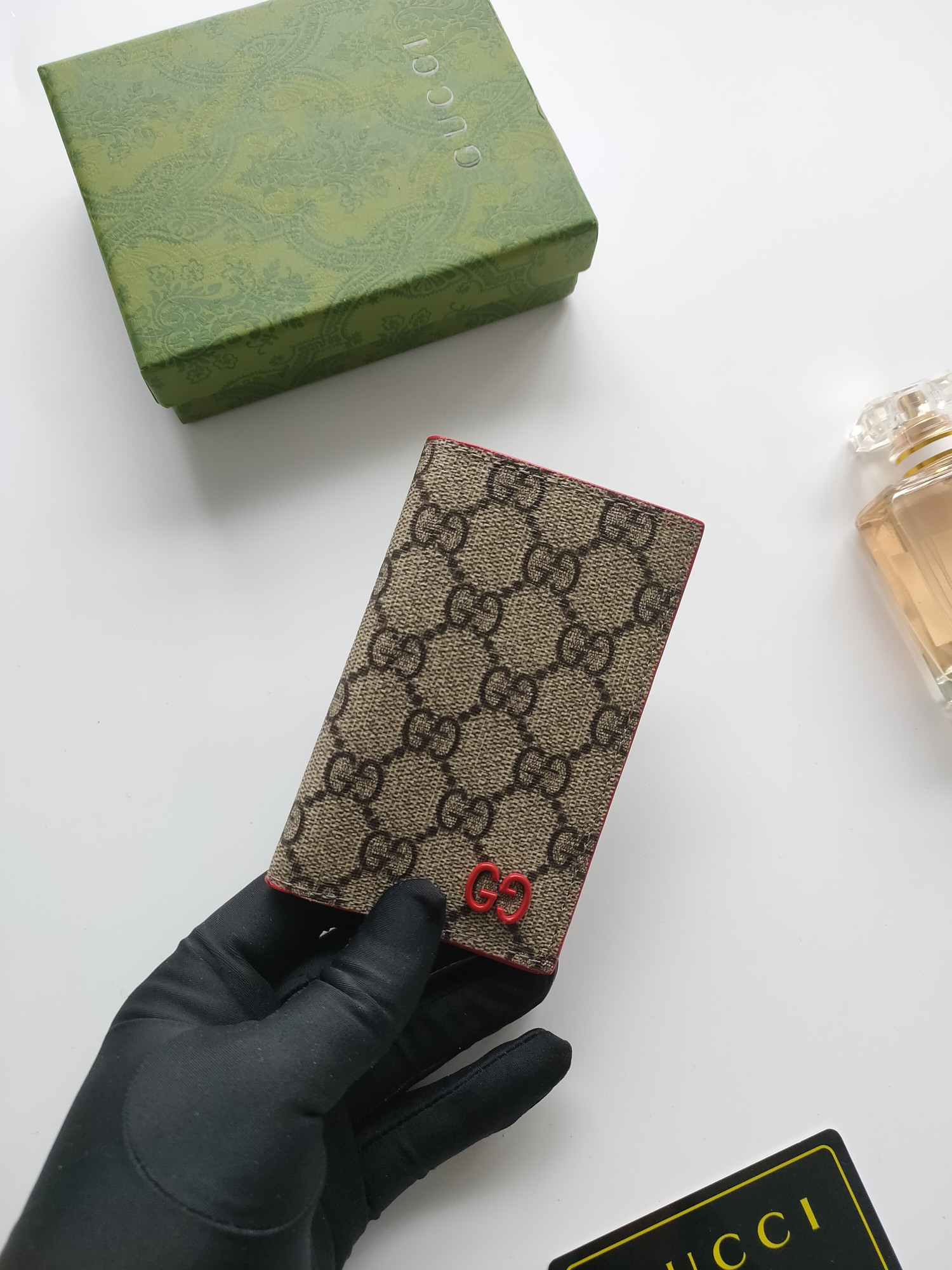 G*u*i gg  card case wallet