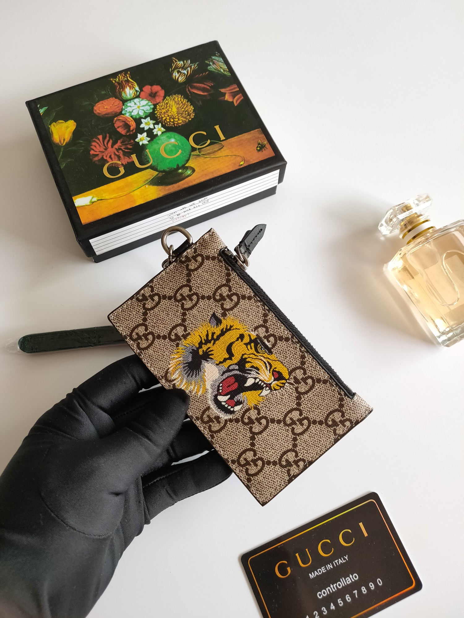 G*u*i gg  card case wallet