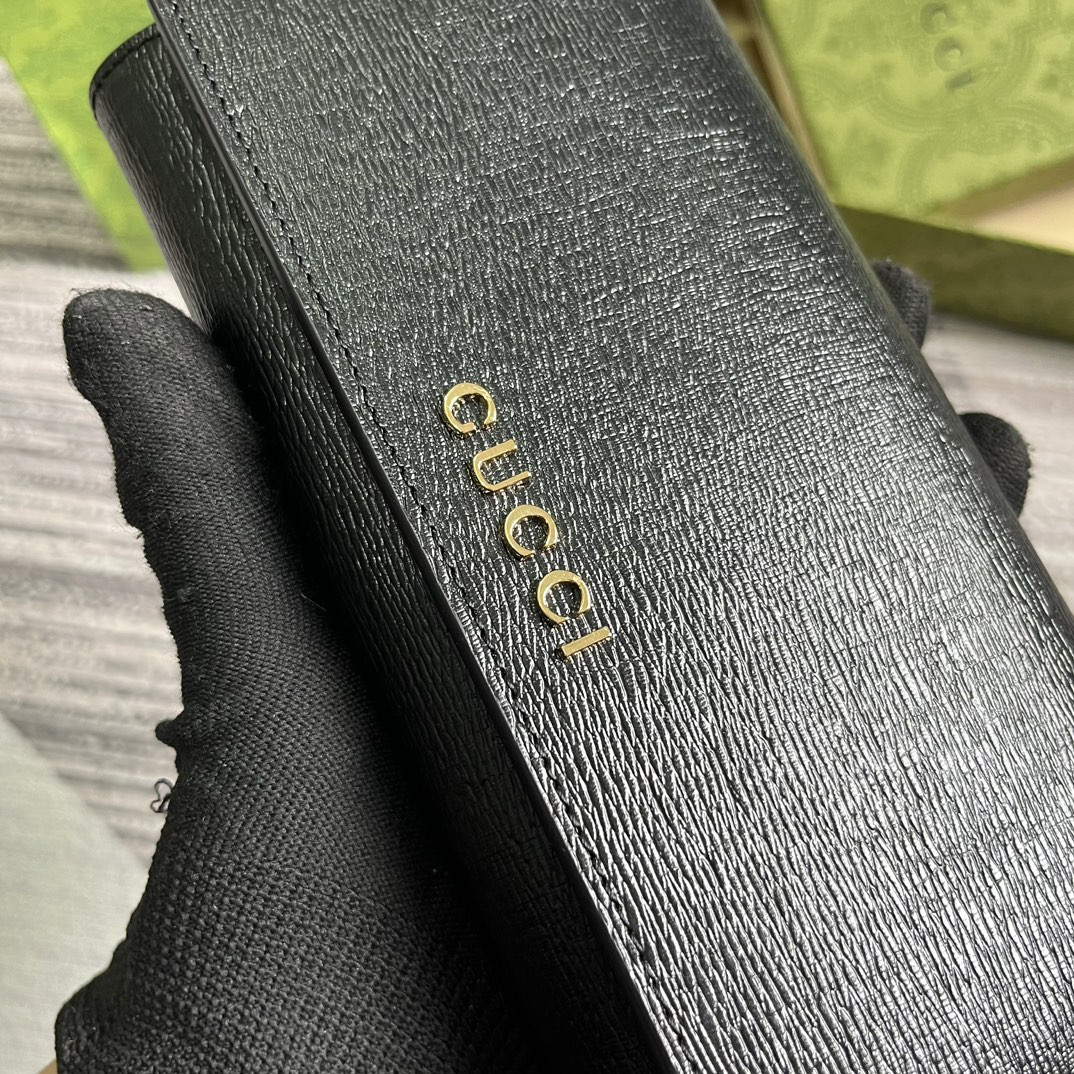 continental wallet with G*u*i script  7.5"w x 4"h x 1.4"d