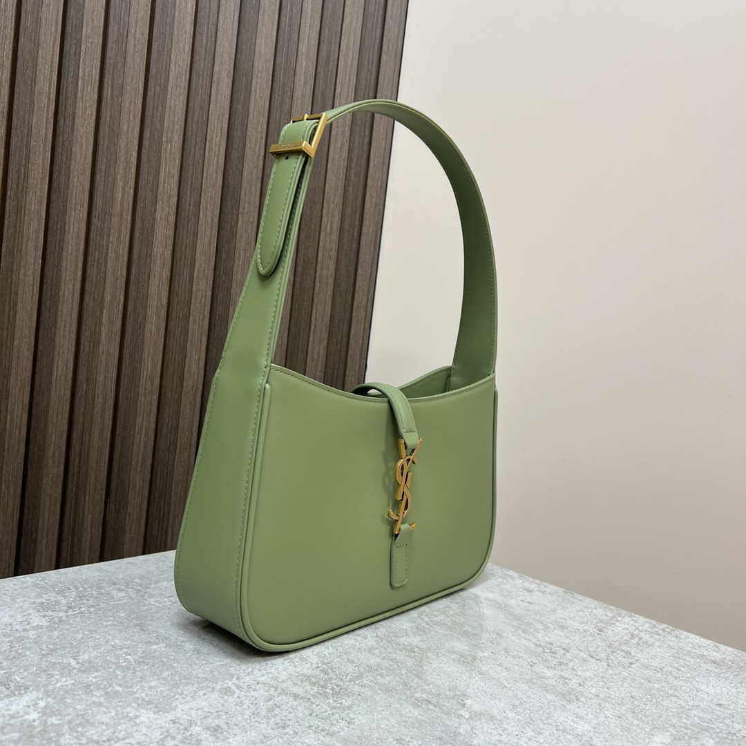 Y*L le 5 À 7 in smooth leather green 9 x 6.3 x 2.5 inches