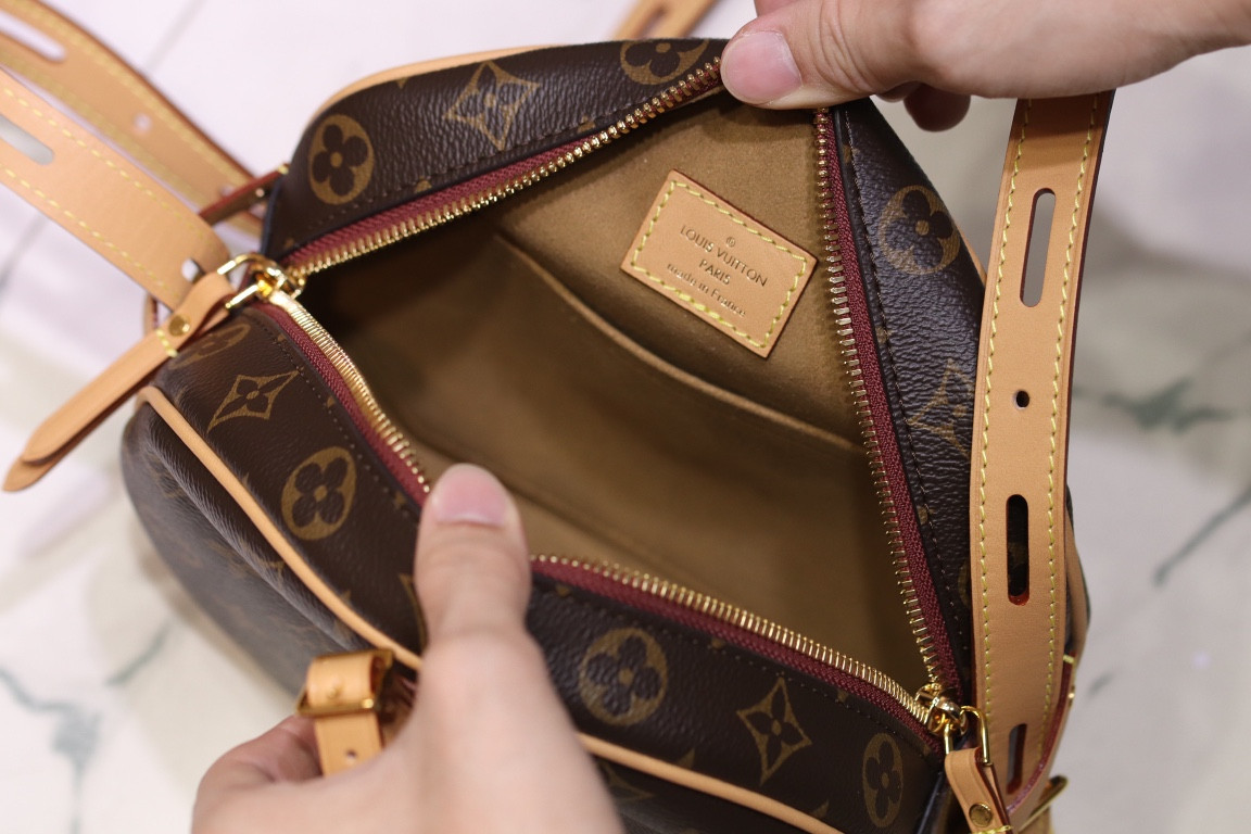 LV BOITE CHAPEAU SOUPLE M52294