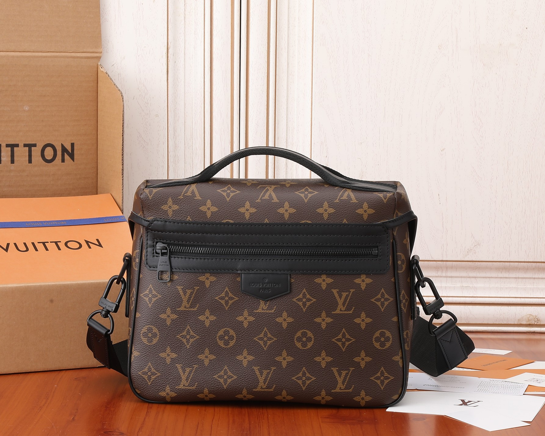 LV M46972 Trail Messenger 31 x 22 x11CM