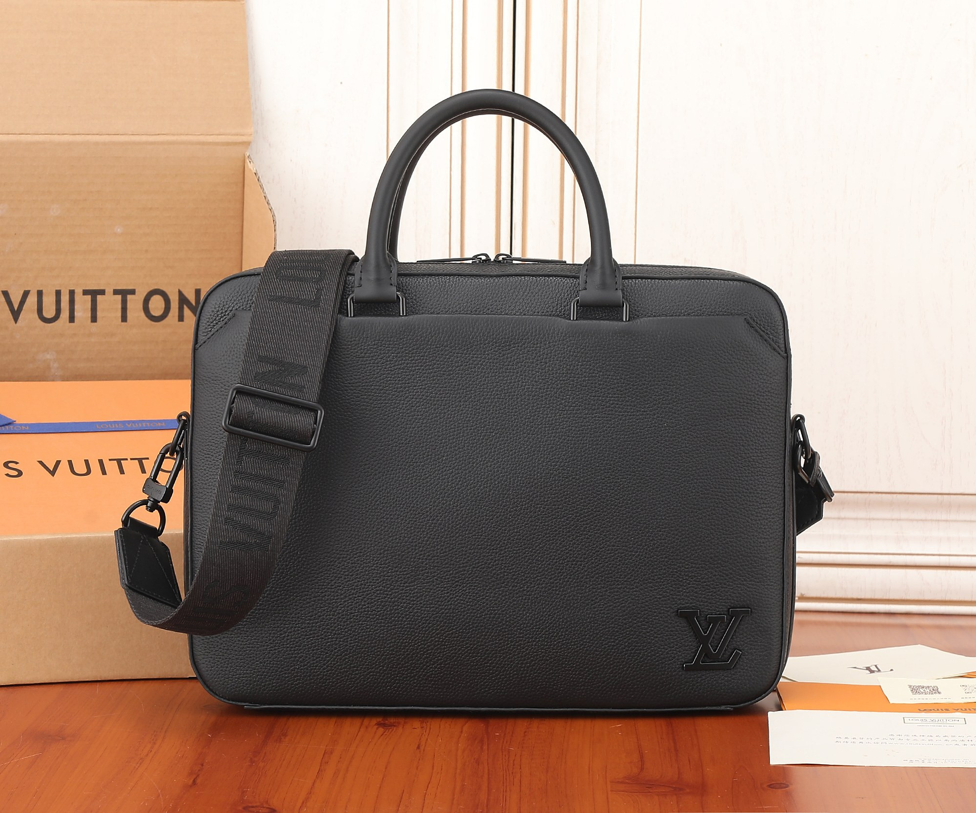 LV M23778 Pilot Briefcase 39 x 29 x 6 cm