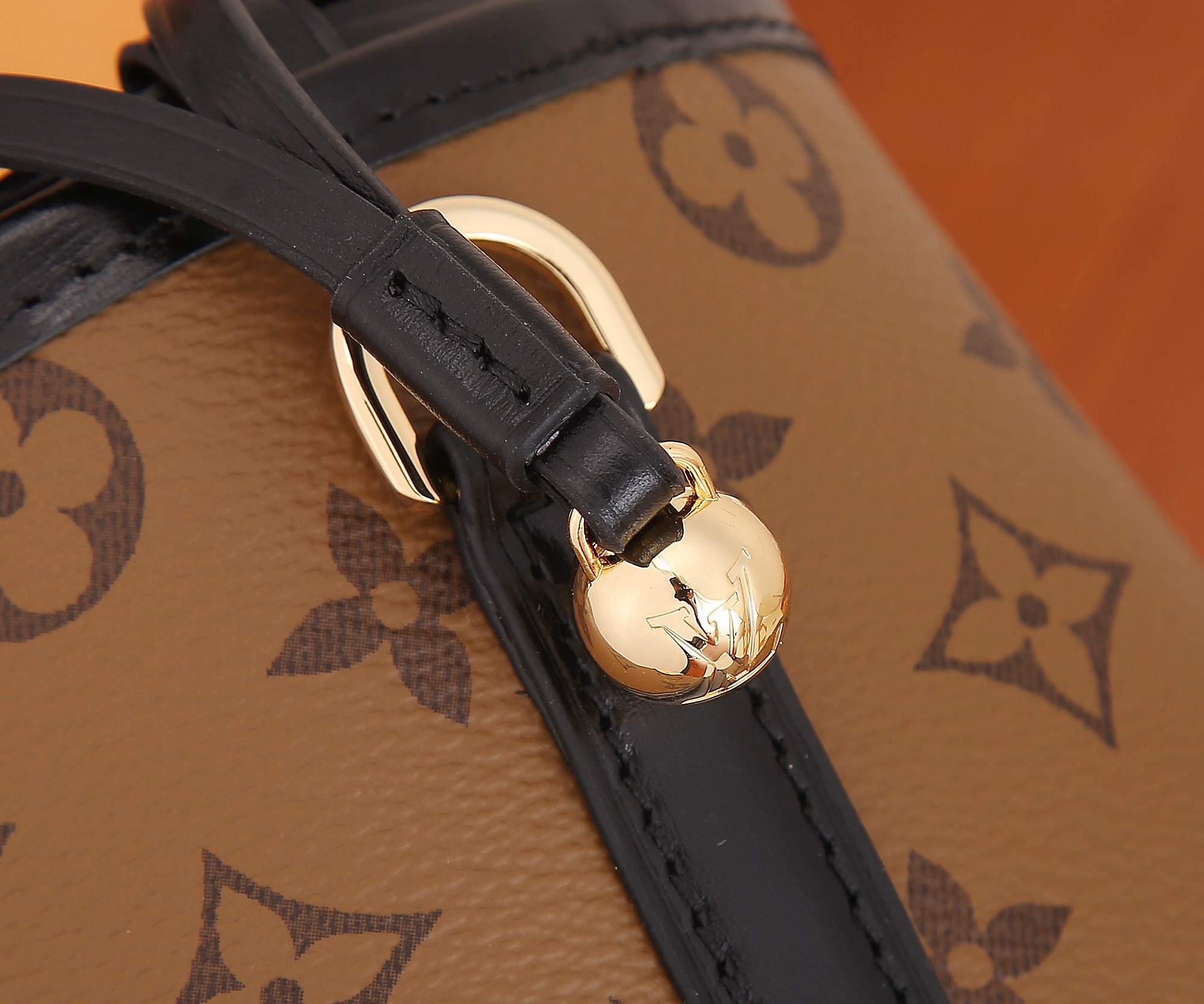 LV M82885 Zjs jh Online Only 11.5x11.5x11.5 CM