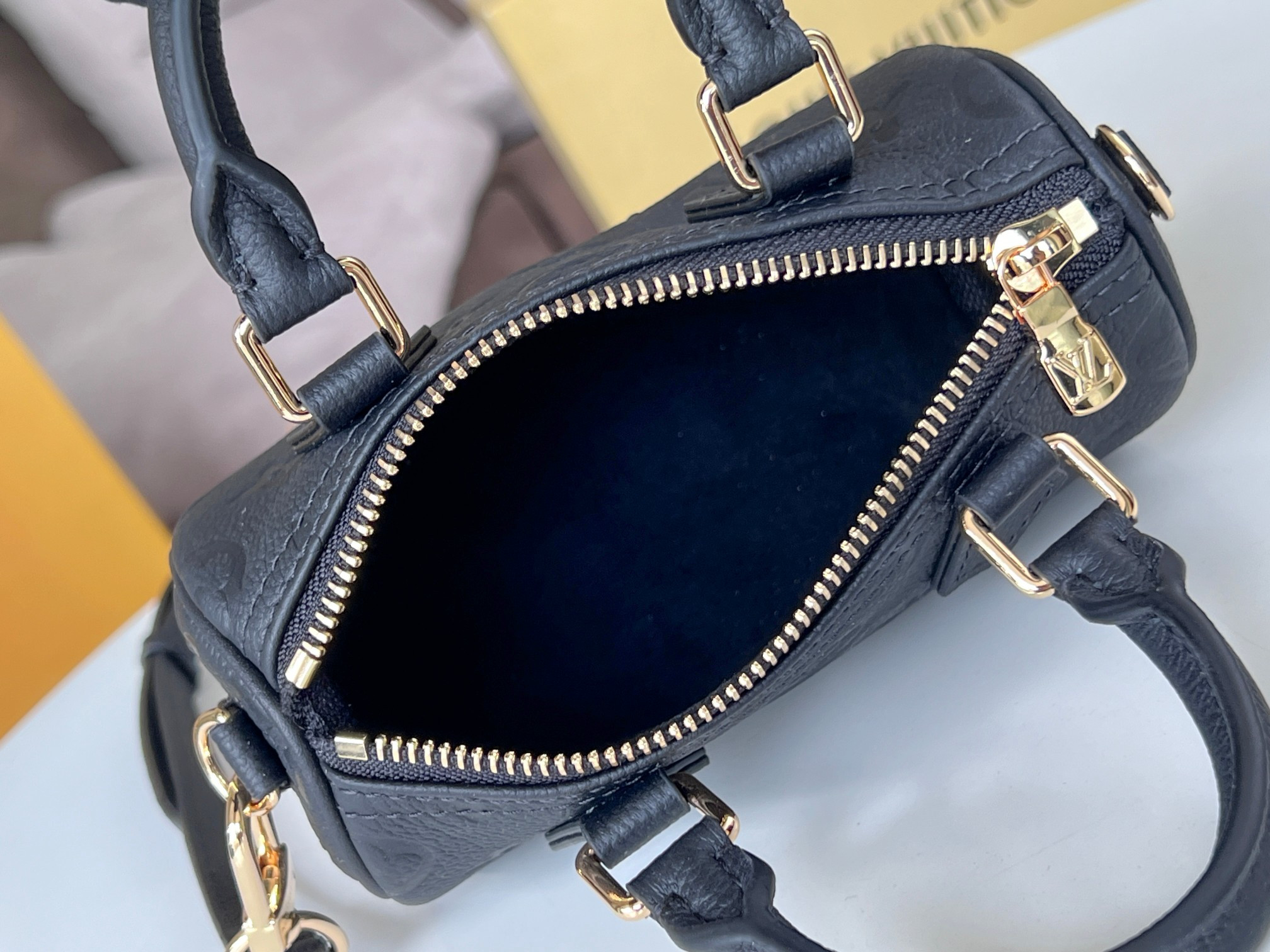 LV Nano Speedy M82450 16 x 11 x 9 CM