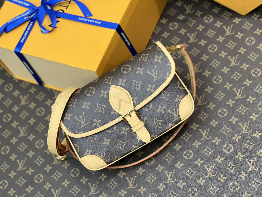 LV M45985 Diane 9.4 x 5.9 x 3.5 inches