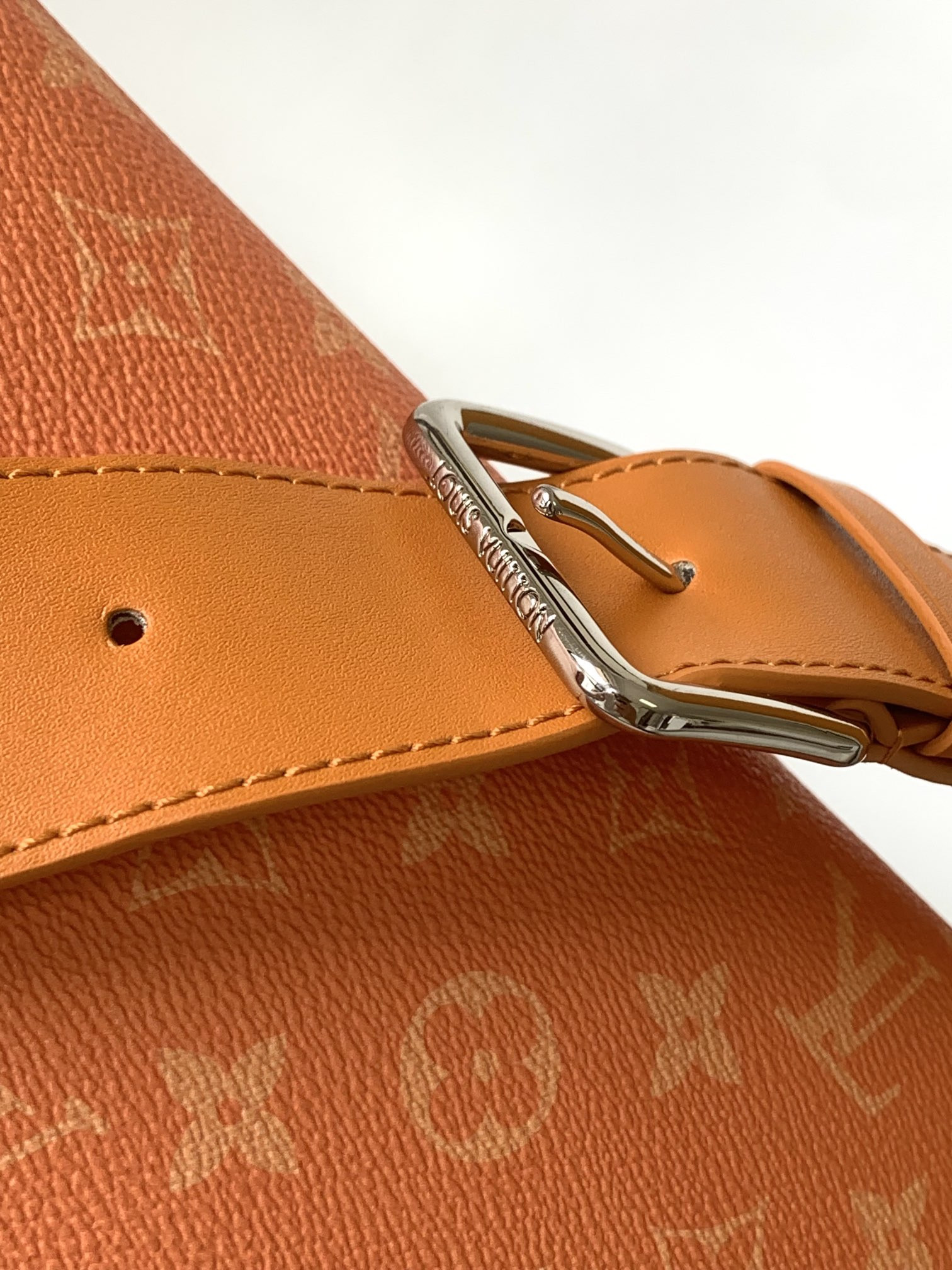 LV M31029 Moon Crossbody 9.6 x 6.3 x 1.8 inches