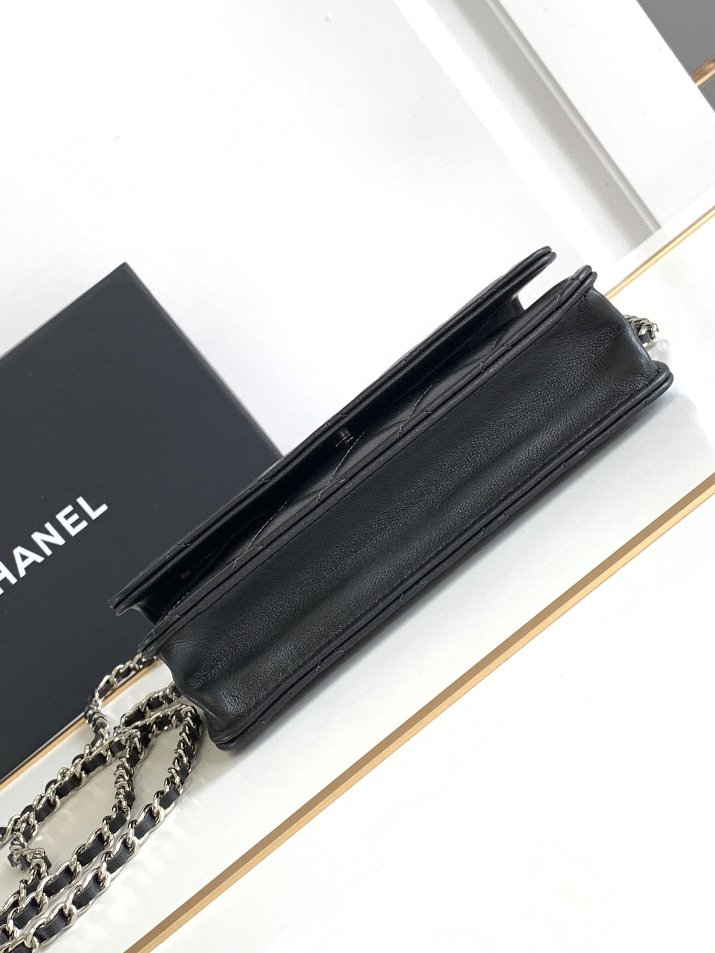 Ch*el classic wallet on chain 4.8 × 7.5 × 1.4 in