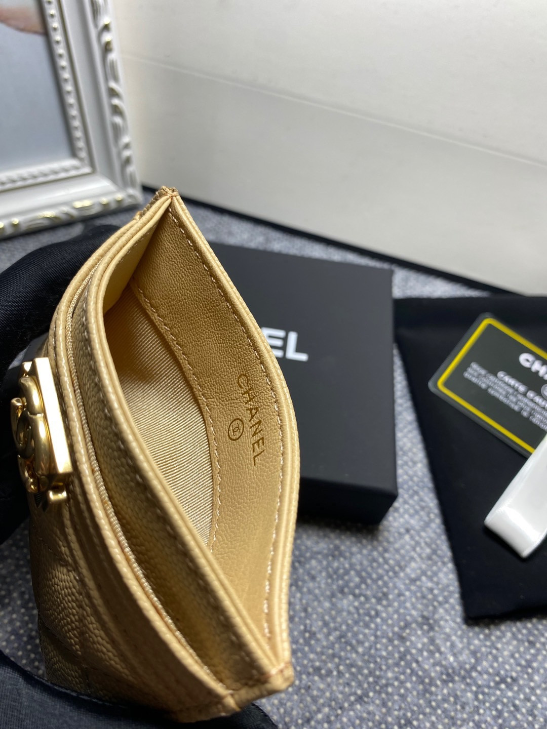 Ch*el card holder 10cm