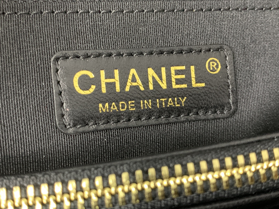 Ch*el gst lambskin leather hardware  24x33x13cm