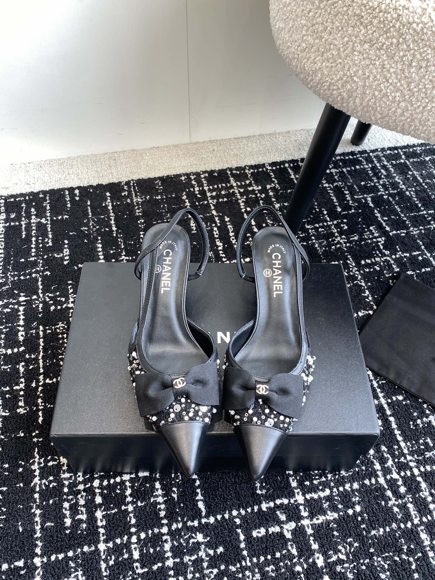 ua Ch*el slingbacks