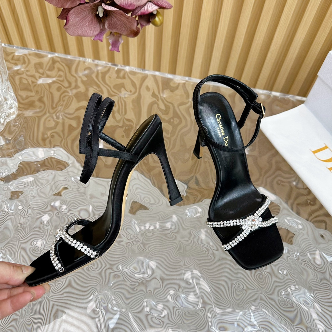 ua D*or slingback pump
