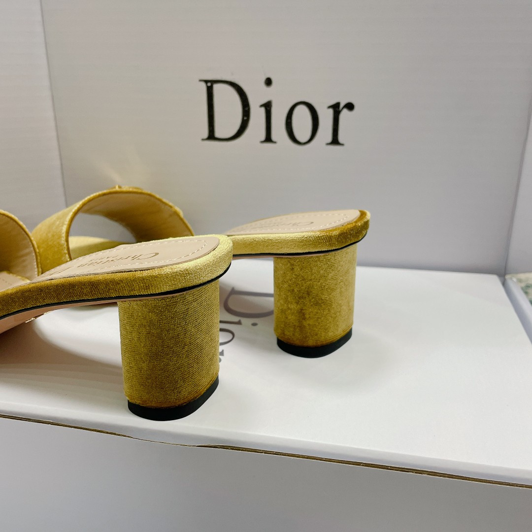 ua D*or or c