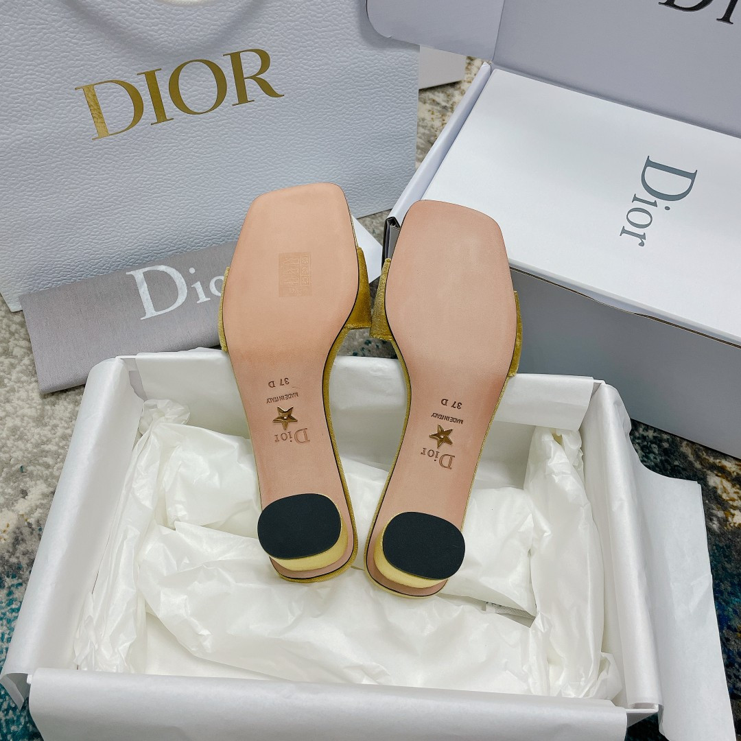 ua D*or or c