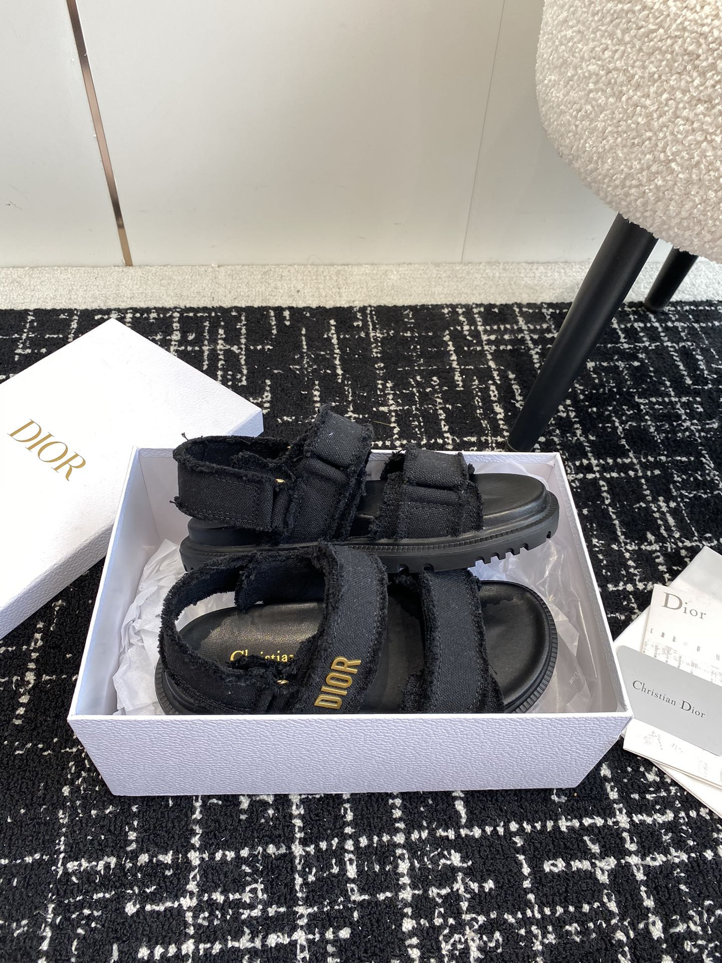 ua D*oract sandal