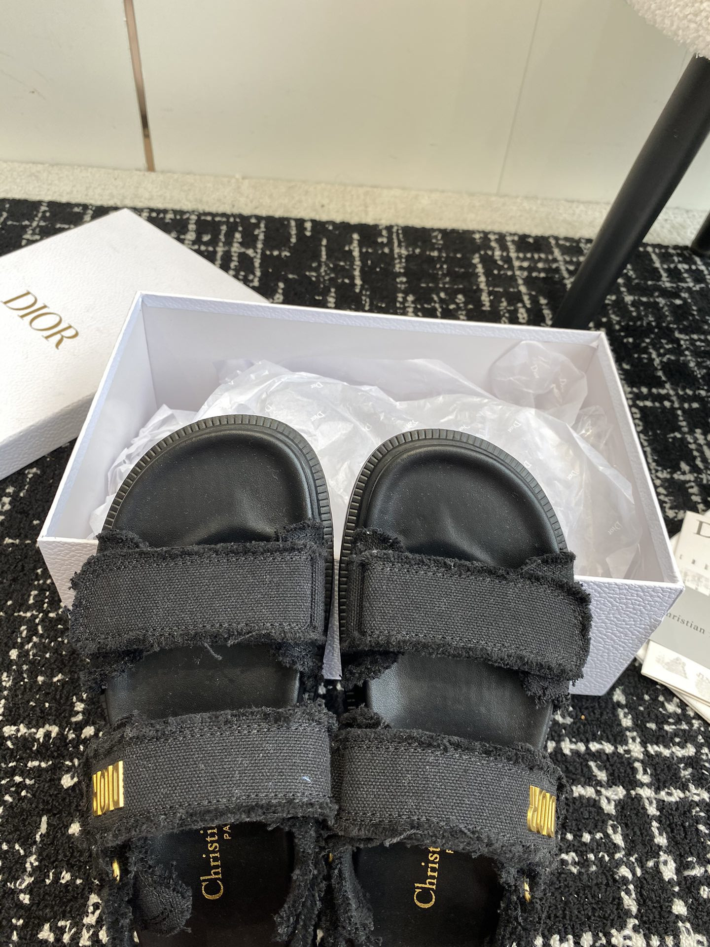 ua D*oract sandal