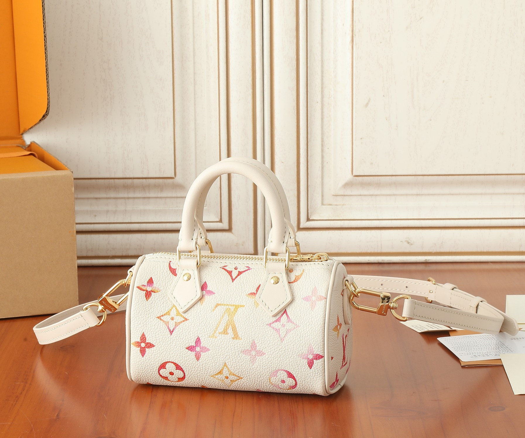 LV Nano Speedy M83452 6.3 x 3.9 x 3 in