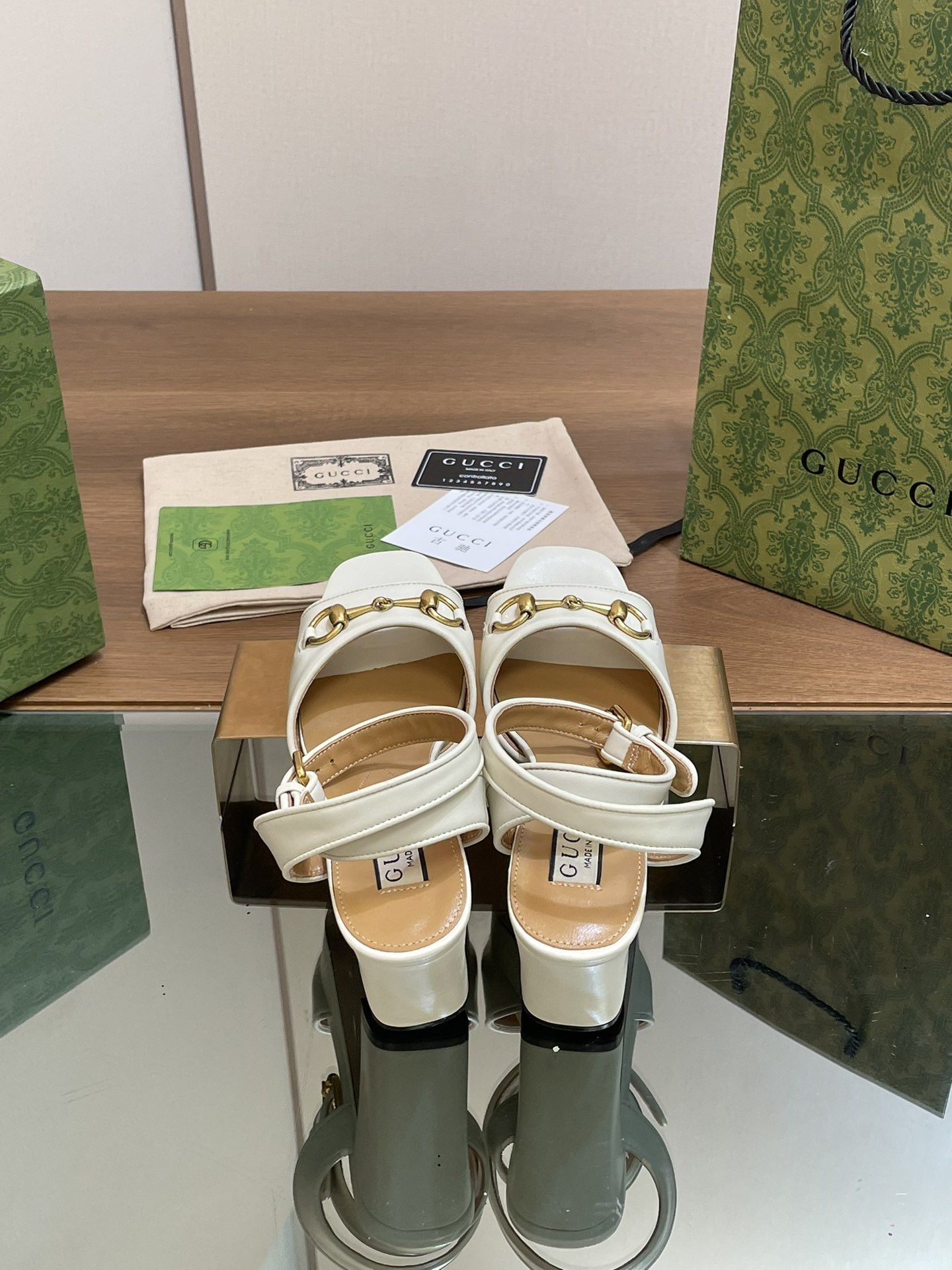 ua G*u*i horsebit platform sandal