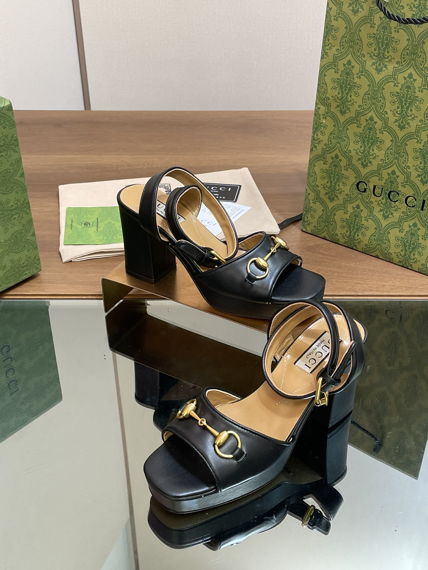 ua G*u*i horsebit platform sandal