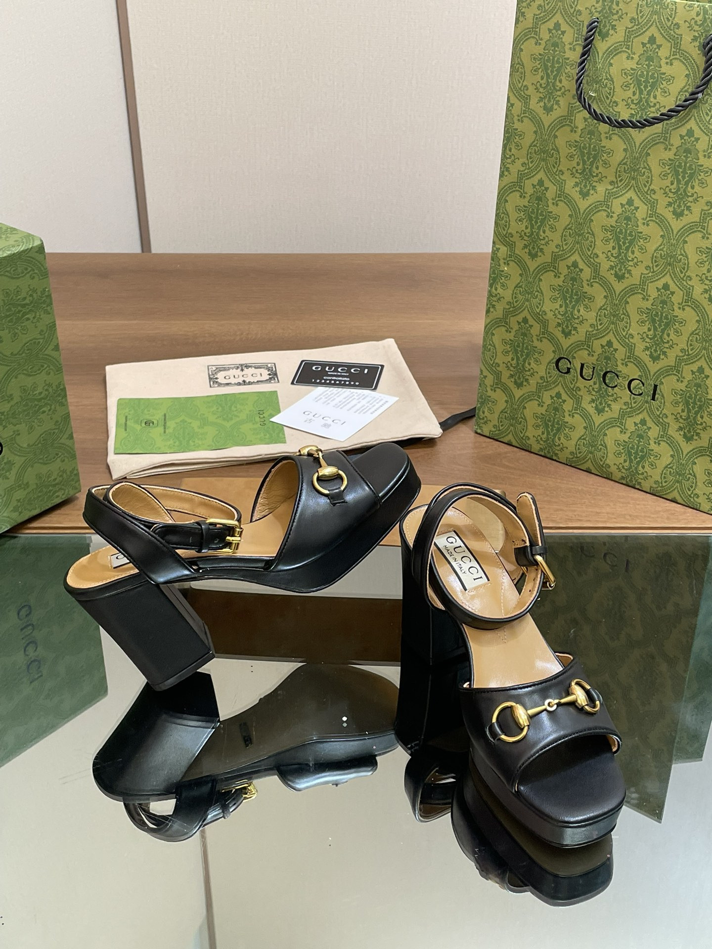 ua G*u*i horsebit platform sandal