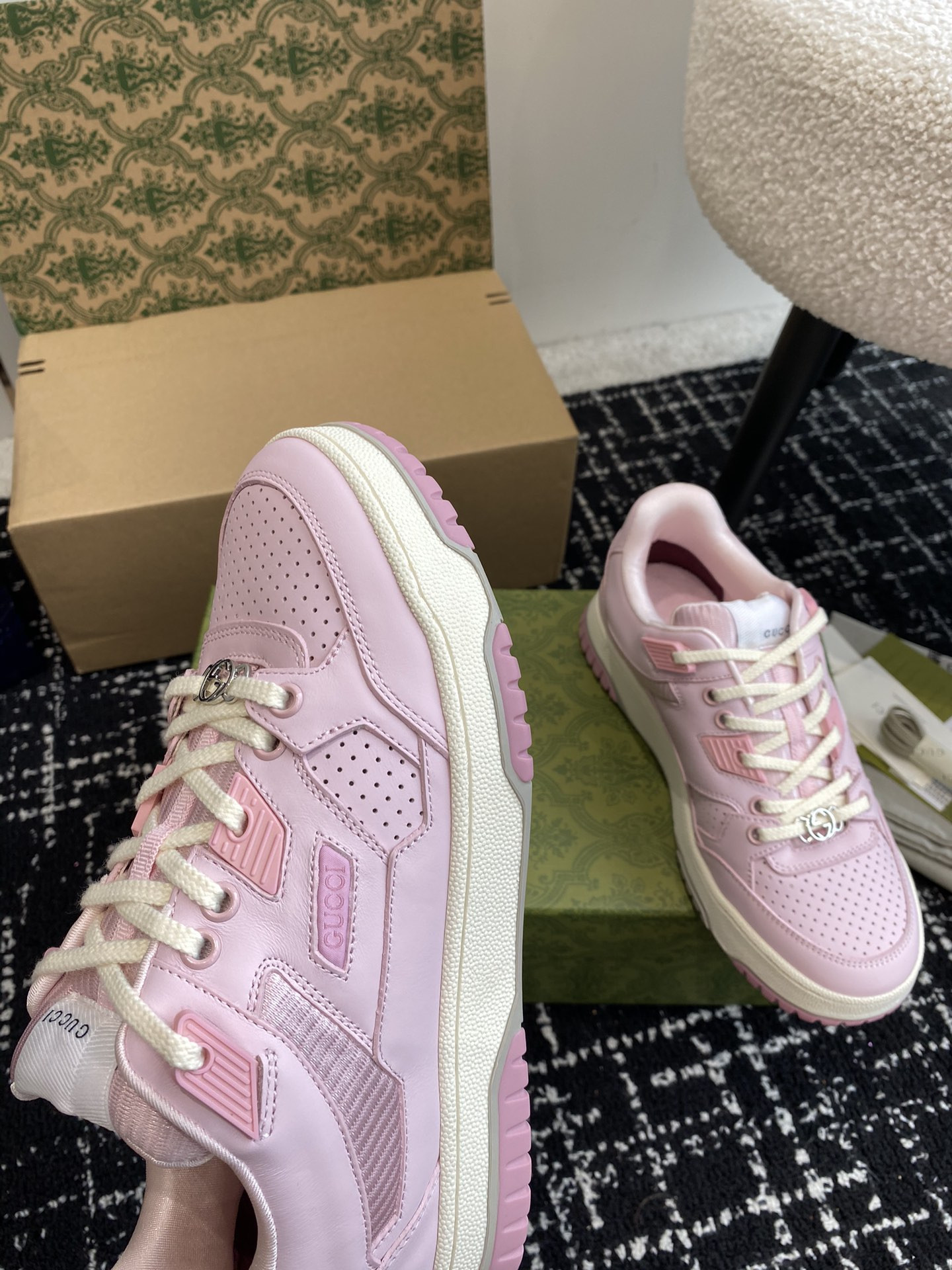 ua G*u*i low-top sneaker