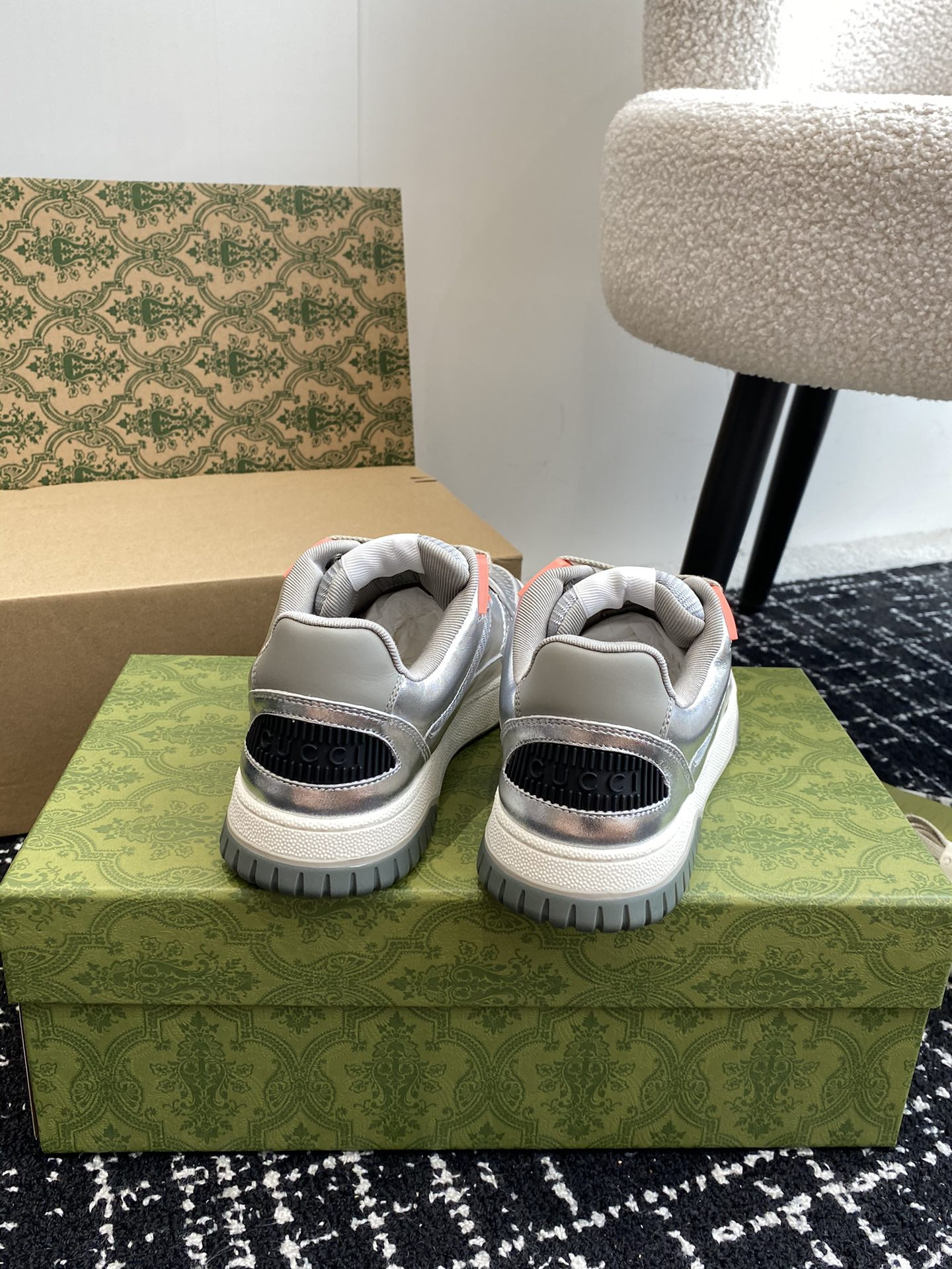 ua G*u*i low-top sneaker