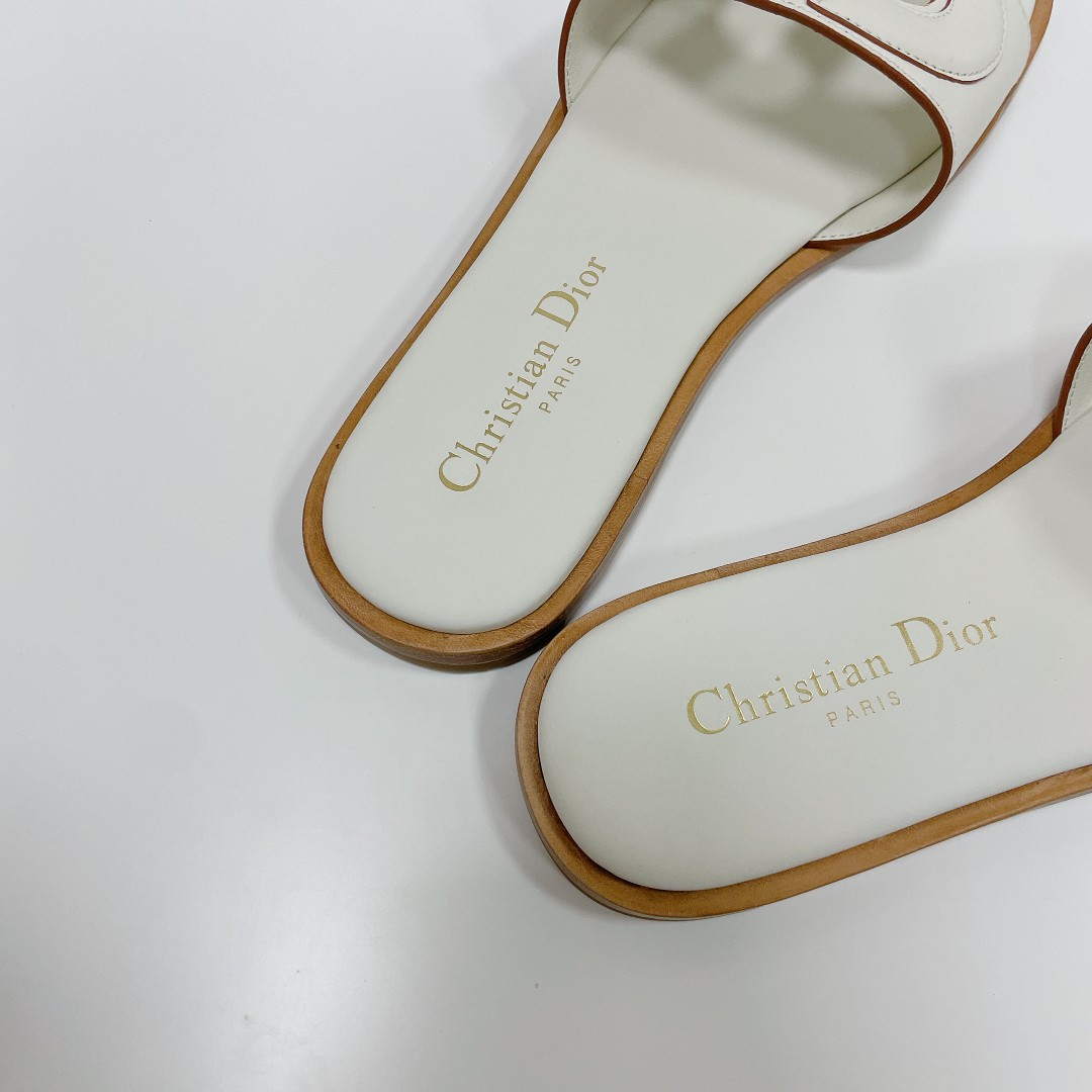 ua D*or d-club slide white