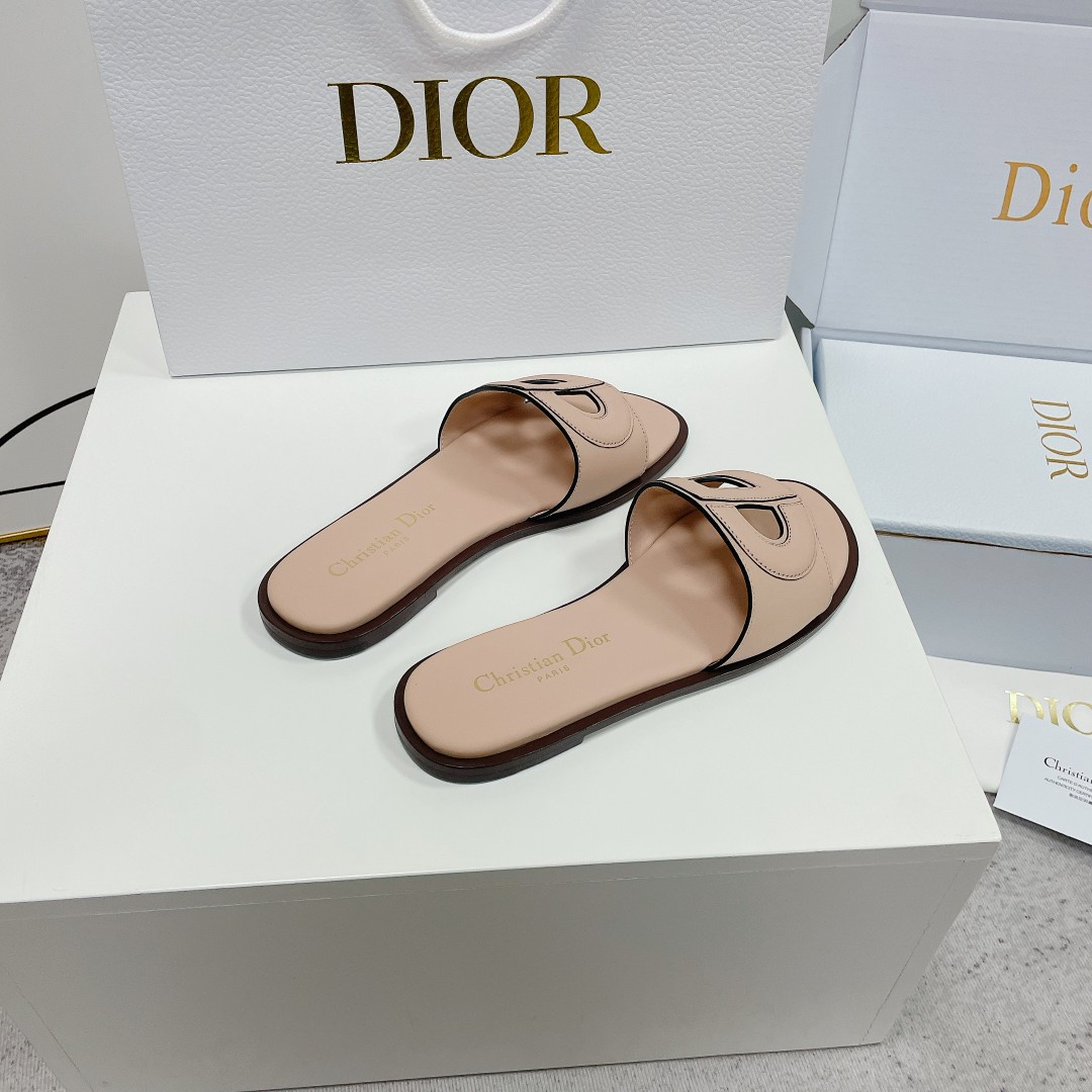 ua D*or d-club slide