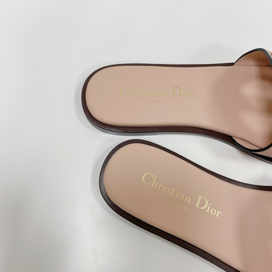 ua D*or d-club slide