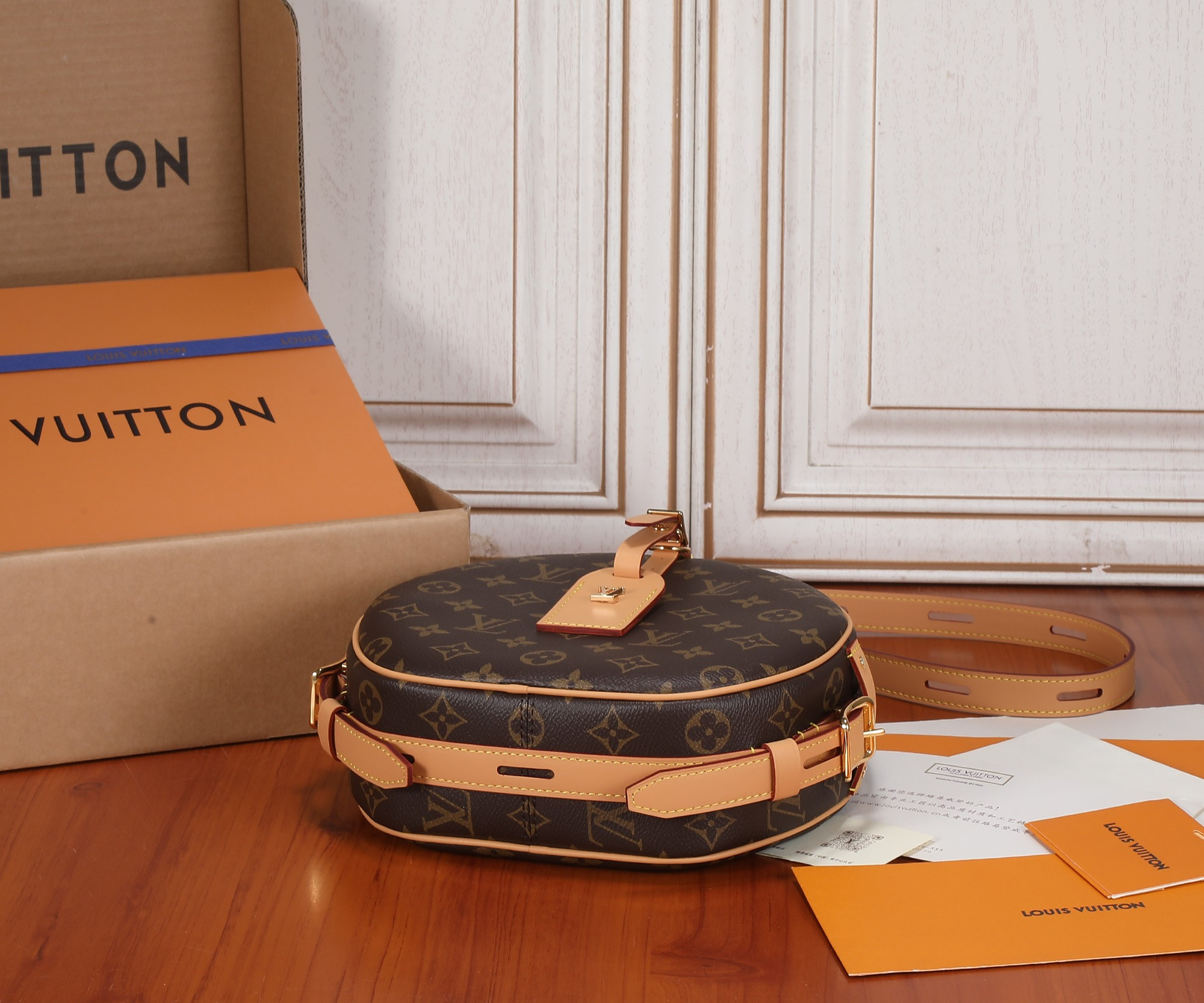 LV Boite Chapeau Souple MM M45647 7.9 x 8.9 x 3.1 inches