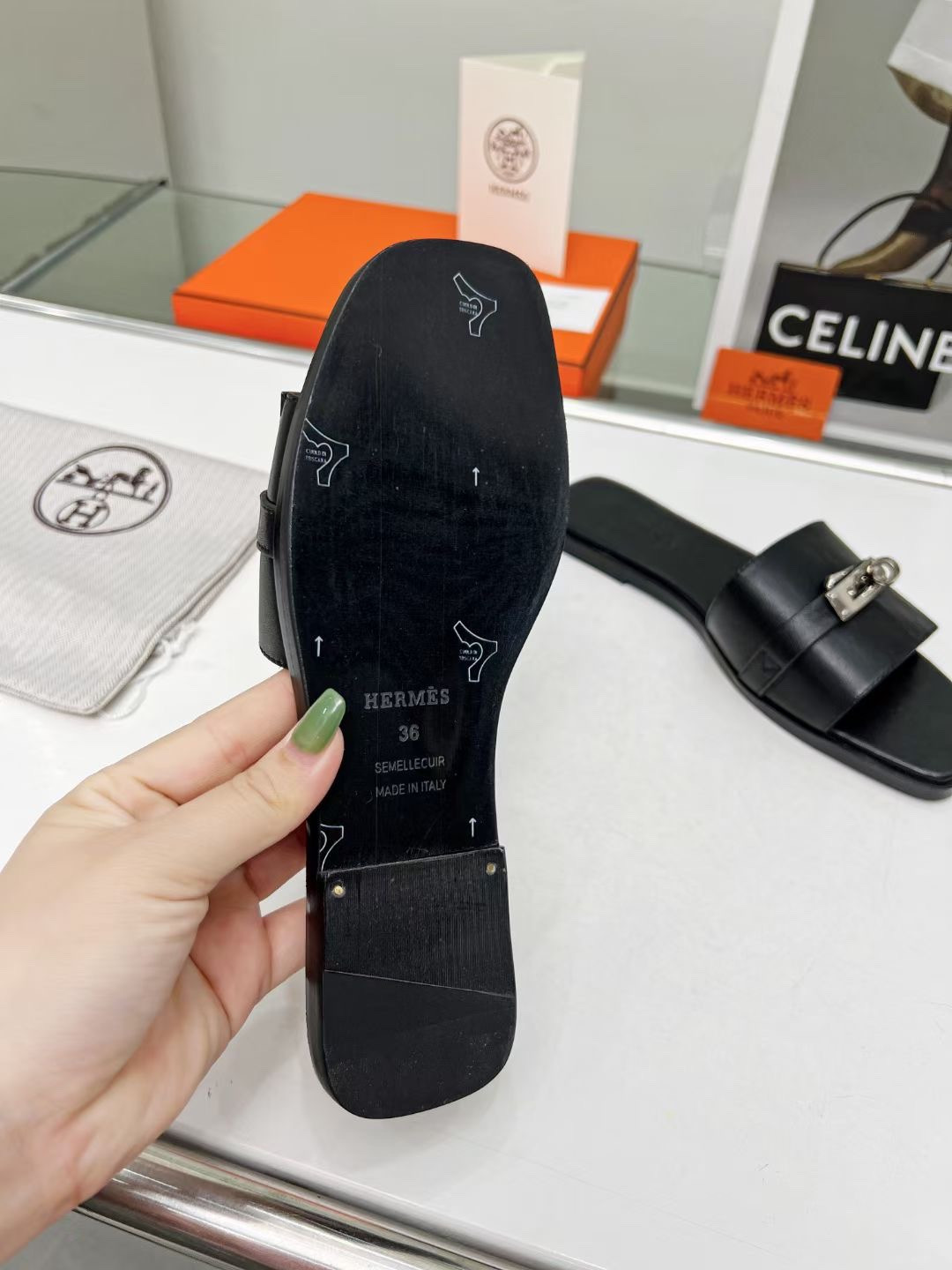 ua H**me5 giulia sandal