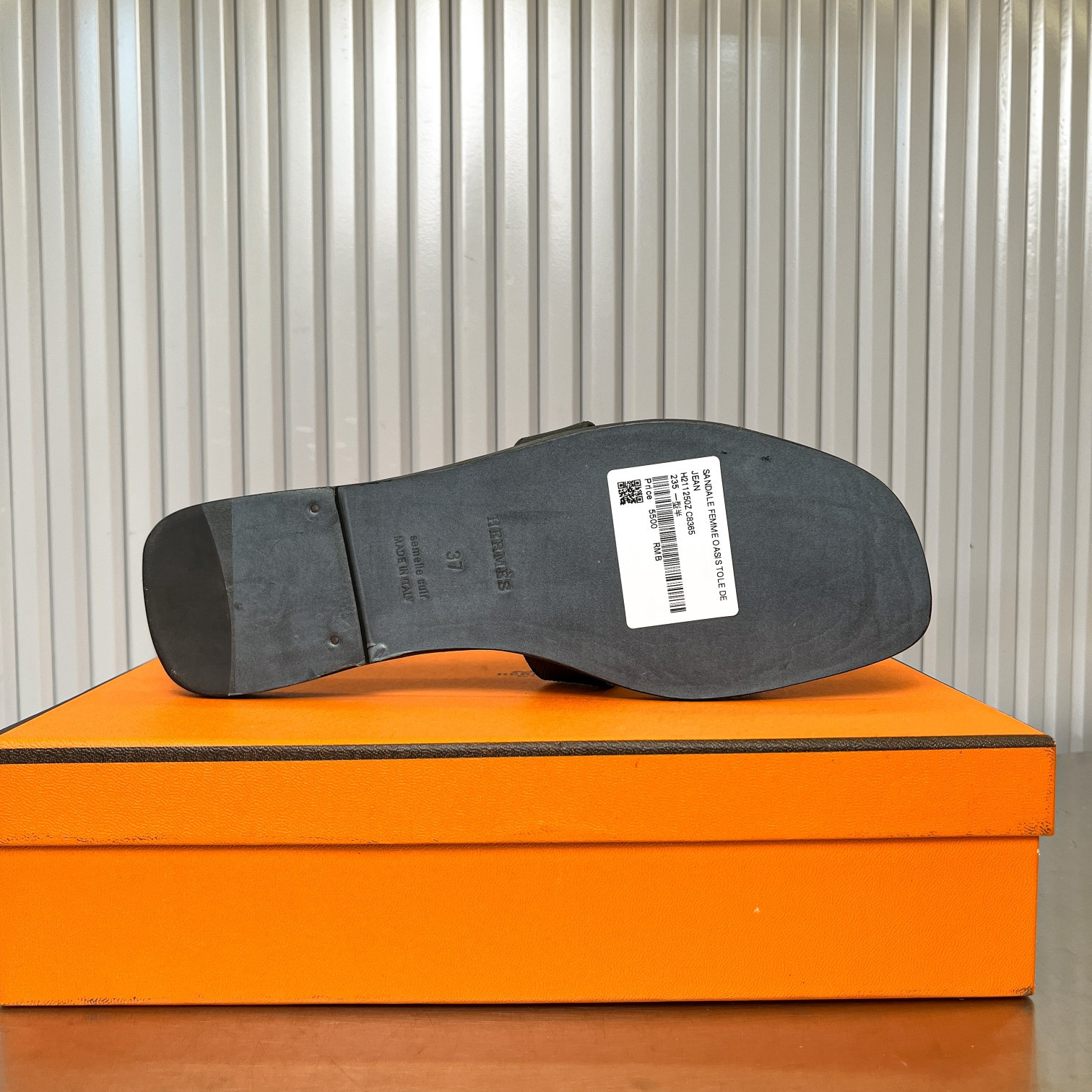 ua H**me5 oran sandal