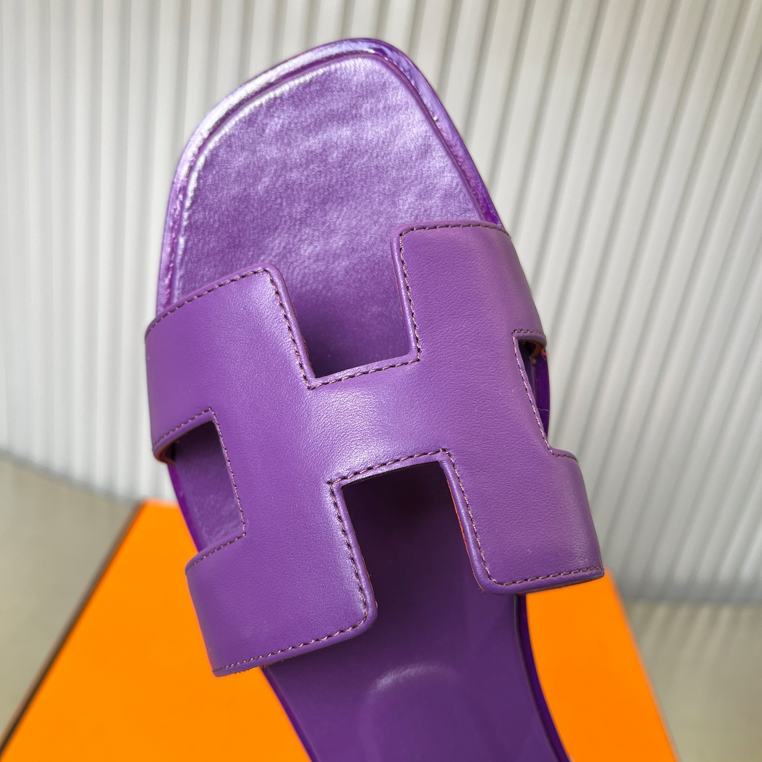 ua H**me5 oran sandal