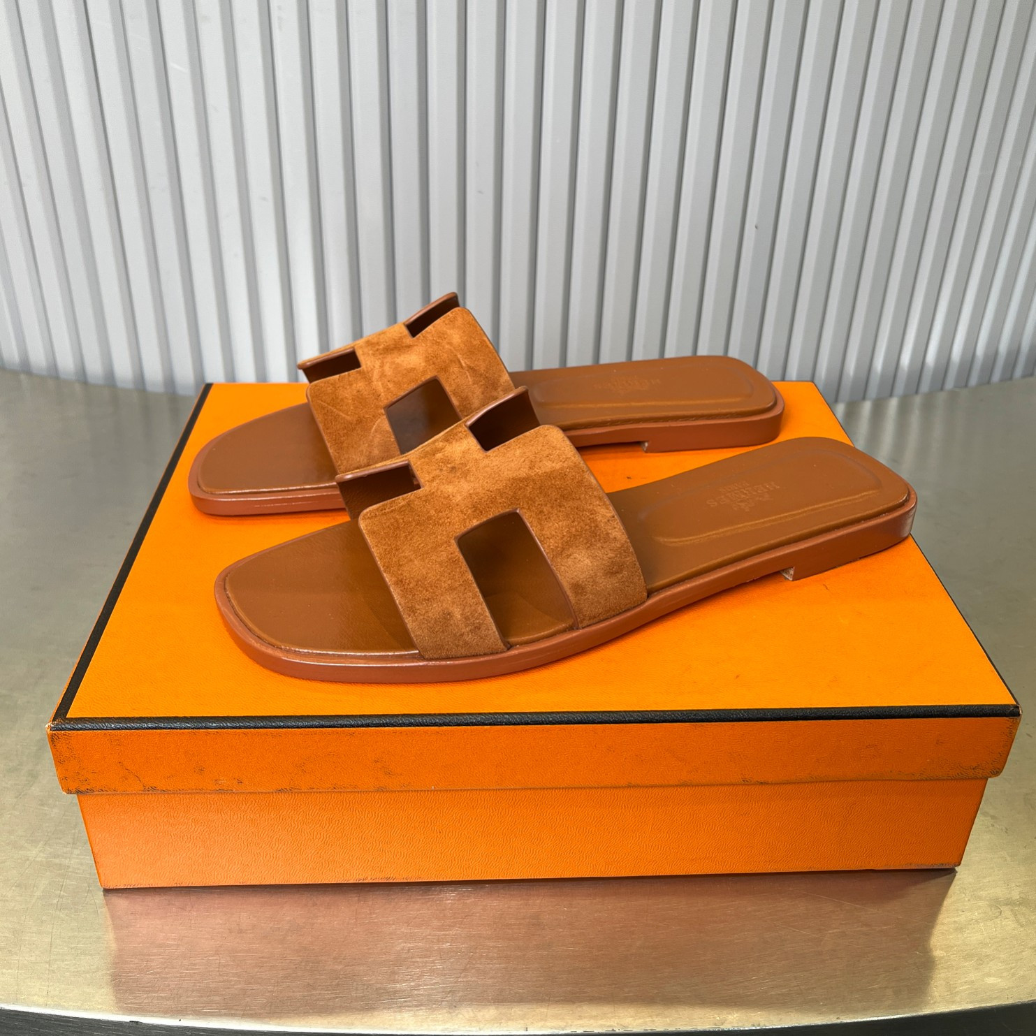 ua H**me5 oran sandal