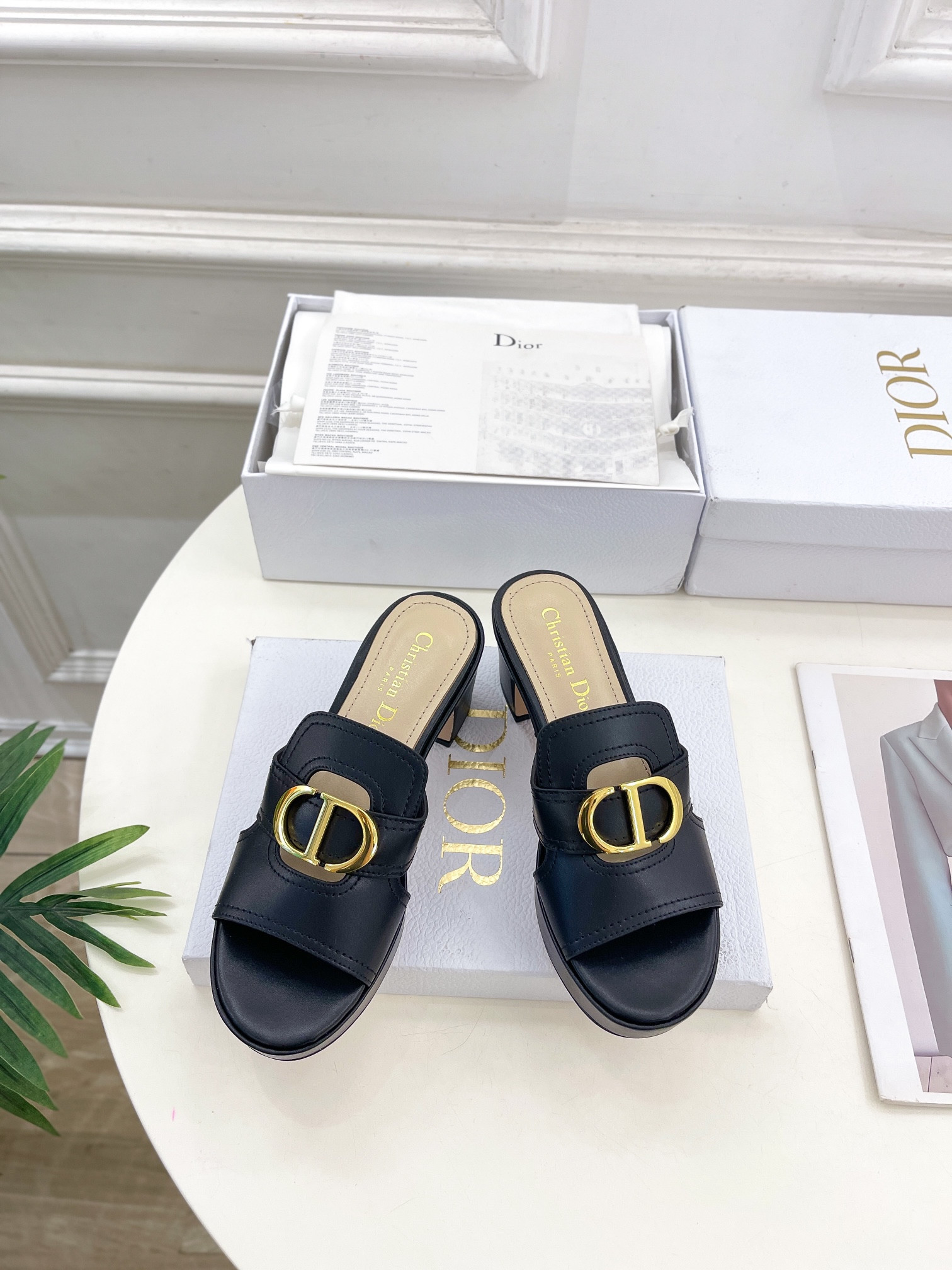 ua D*or 30 montaigne platform slide