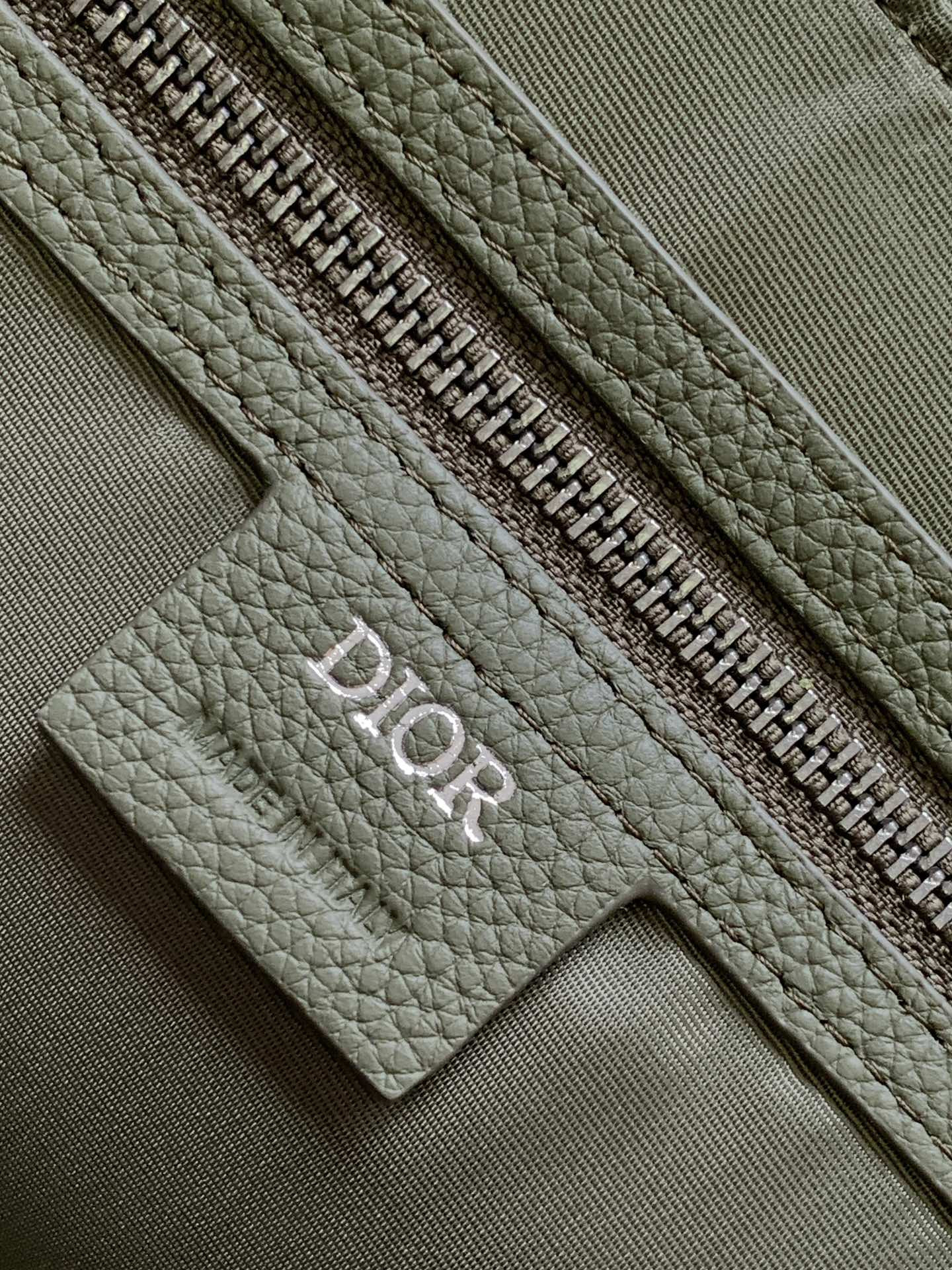 D*or weekender 40 khaki D*or gravity leather and khaki grained calfskin 57.5 x 34.5 x 22 cm