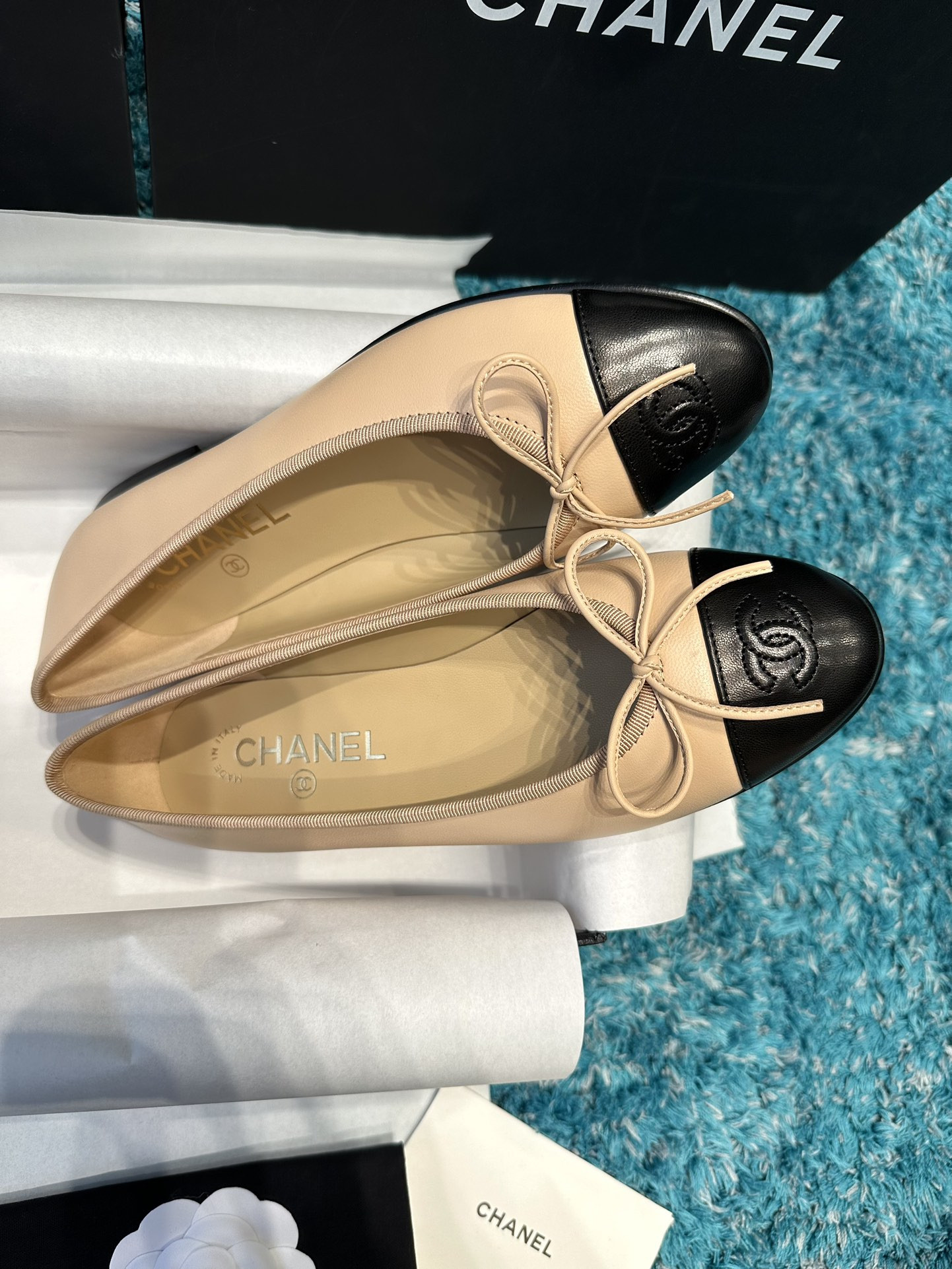 ua Ch*el ballet flats