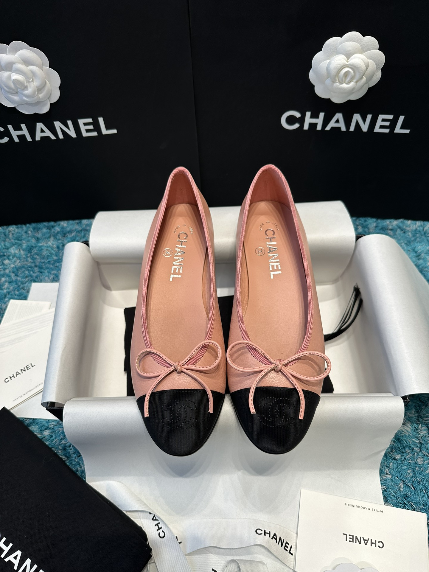 ua Ch*el ballet flats